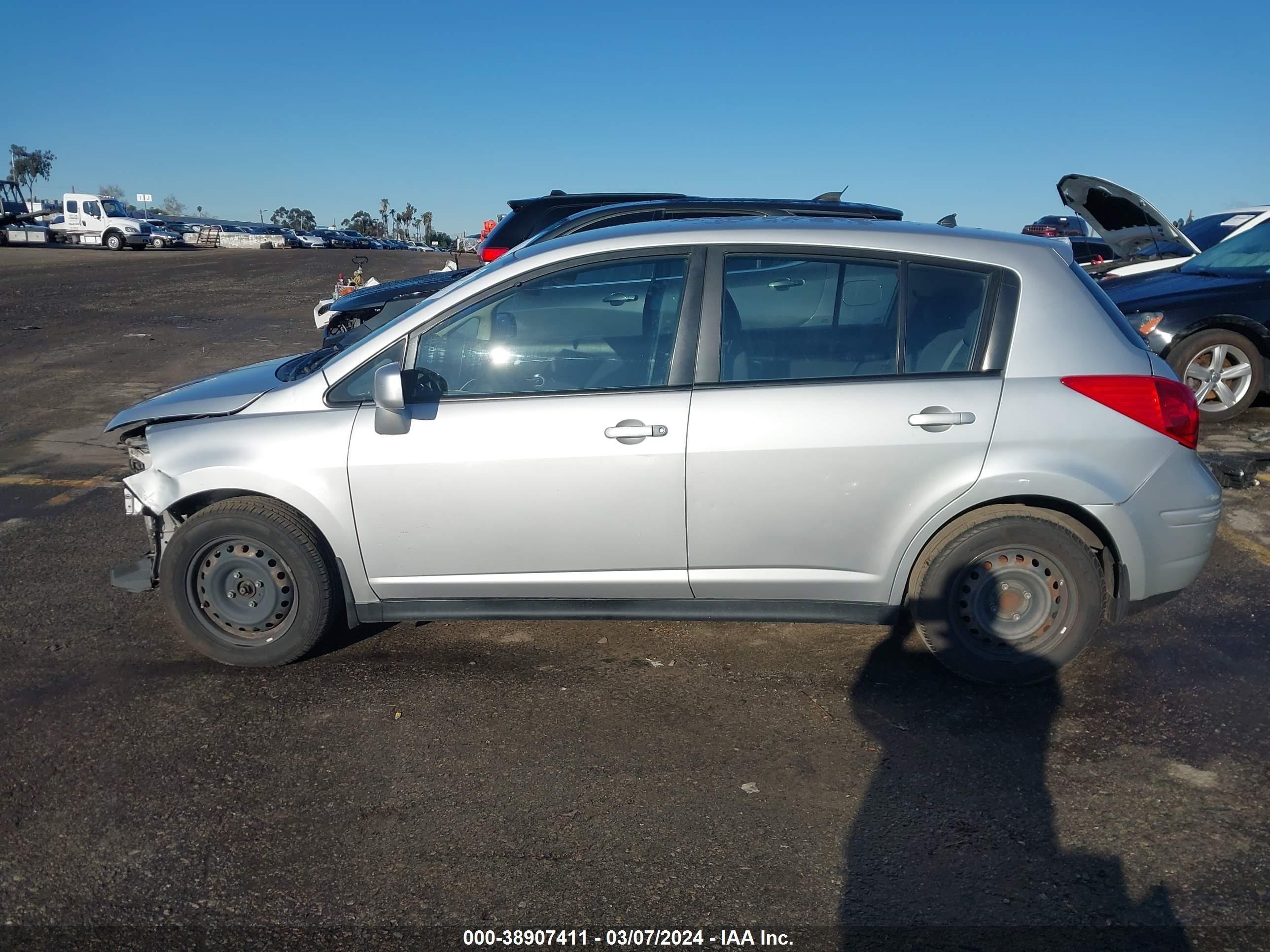 Photo 14 VIN: 3N1BC13E89L457204 - NISSAN VERSA 