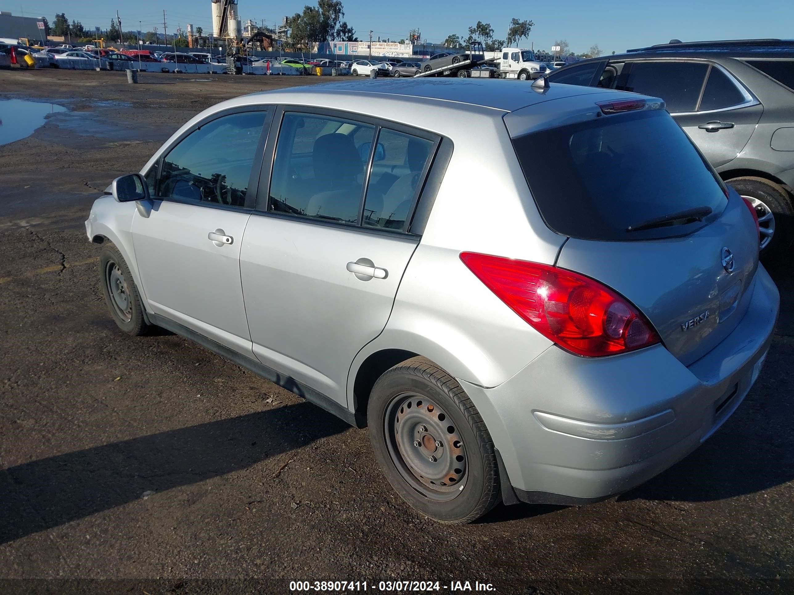 Photo 2 VIN: 3N1BC13E89L457204 - NISSAN VERSA 