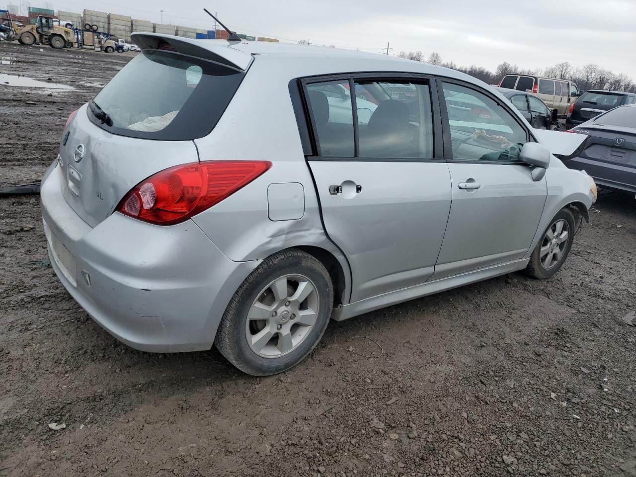 Photo 2 VIN: 3N1BC13E97L413449 - NISSAN VERSA 