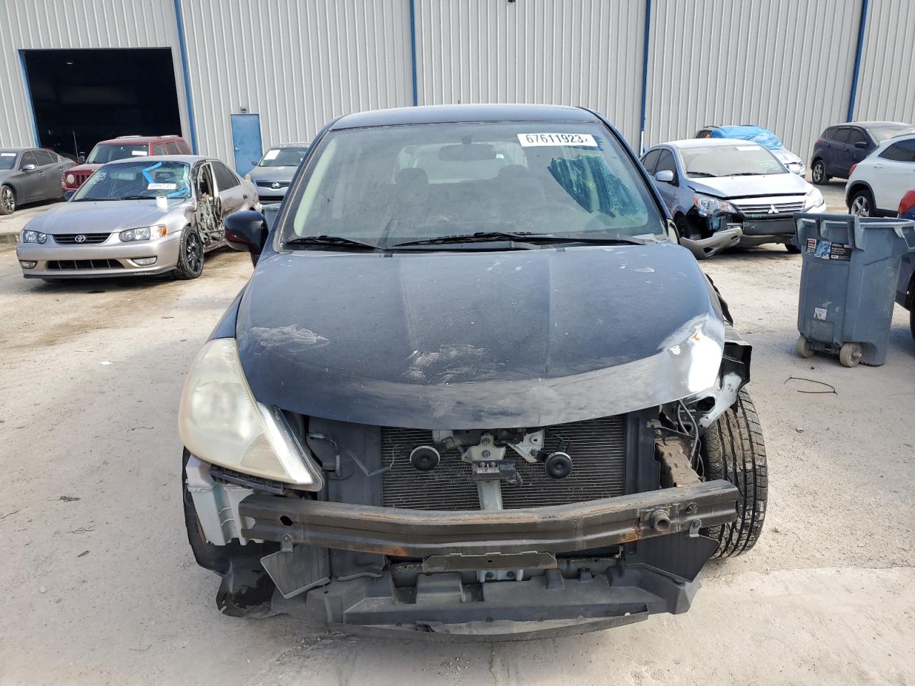 Photo 4 VIN: 3N1BC13E98L357319 - NISSAN VERSA 