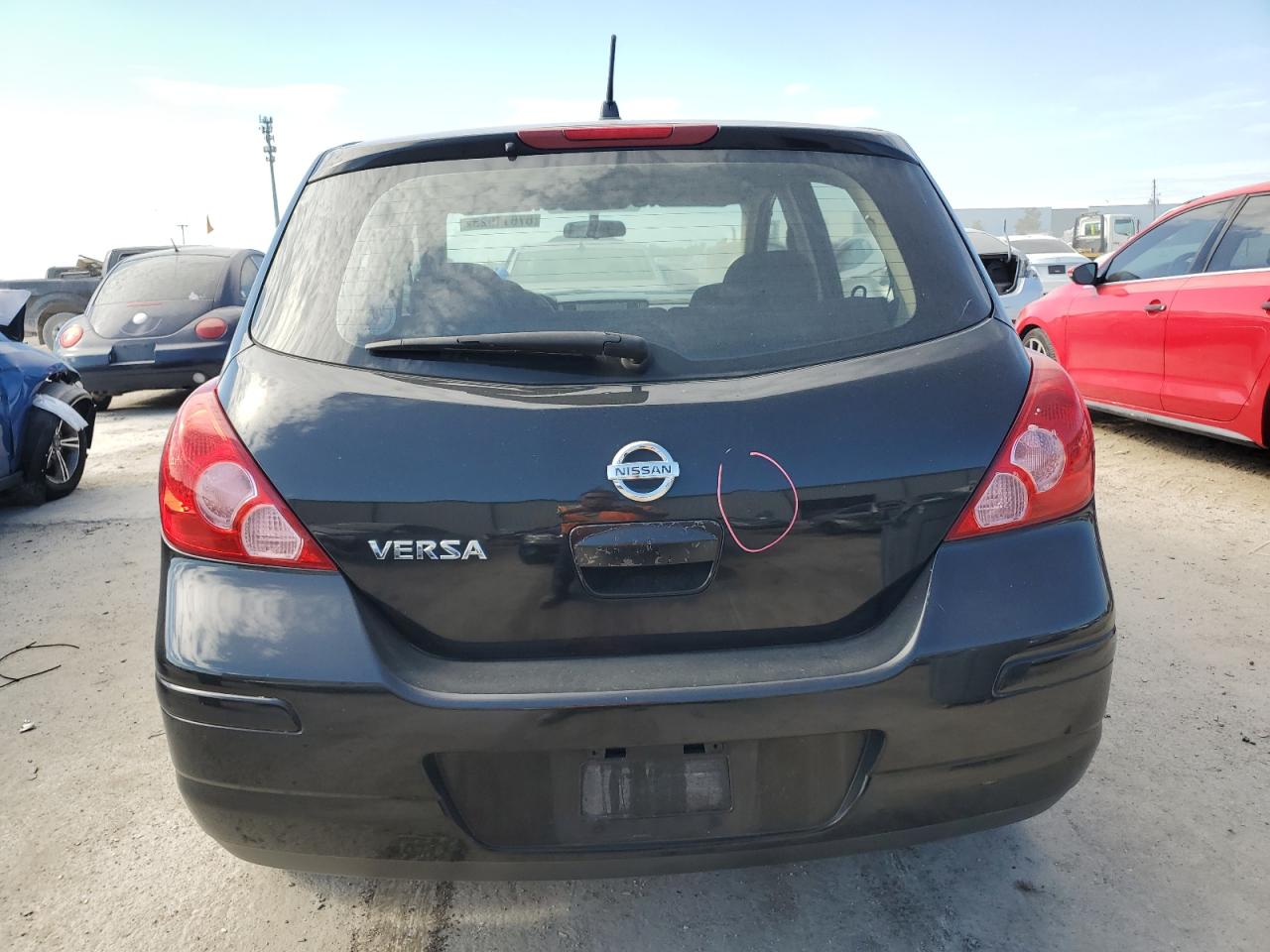 Photo 5 VIN: 3N1BC13E98L357319 - NISSAN VERSA 