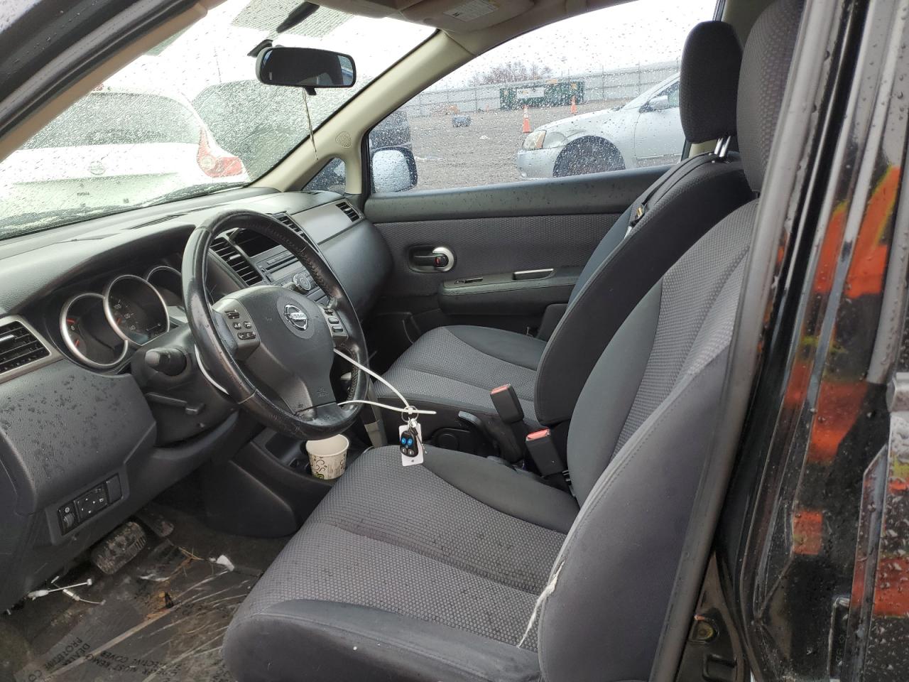 Photo 6 VIN: 3N1BC13E98L373326 - NISSAN VERSA 