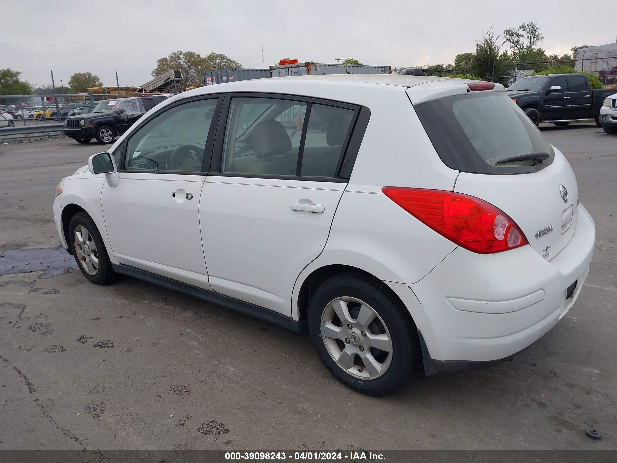 Photo 2 VIN: 3N1BC13E99L403538 - NISSAN VERSA 