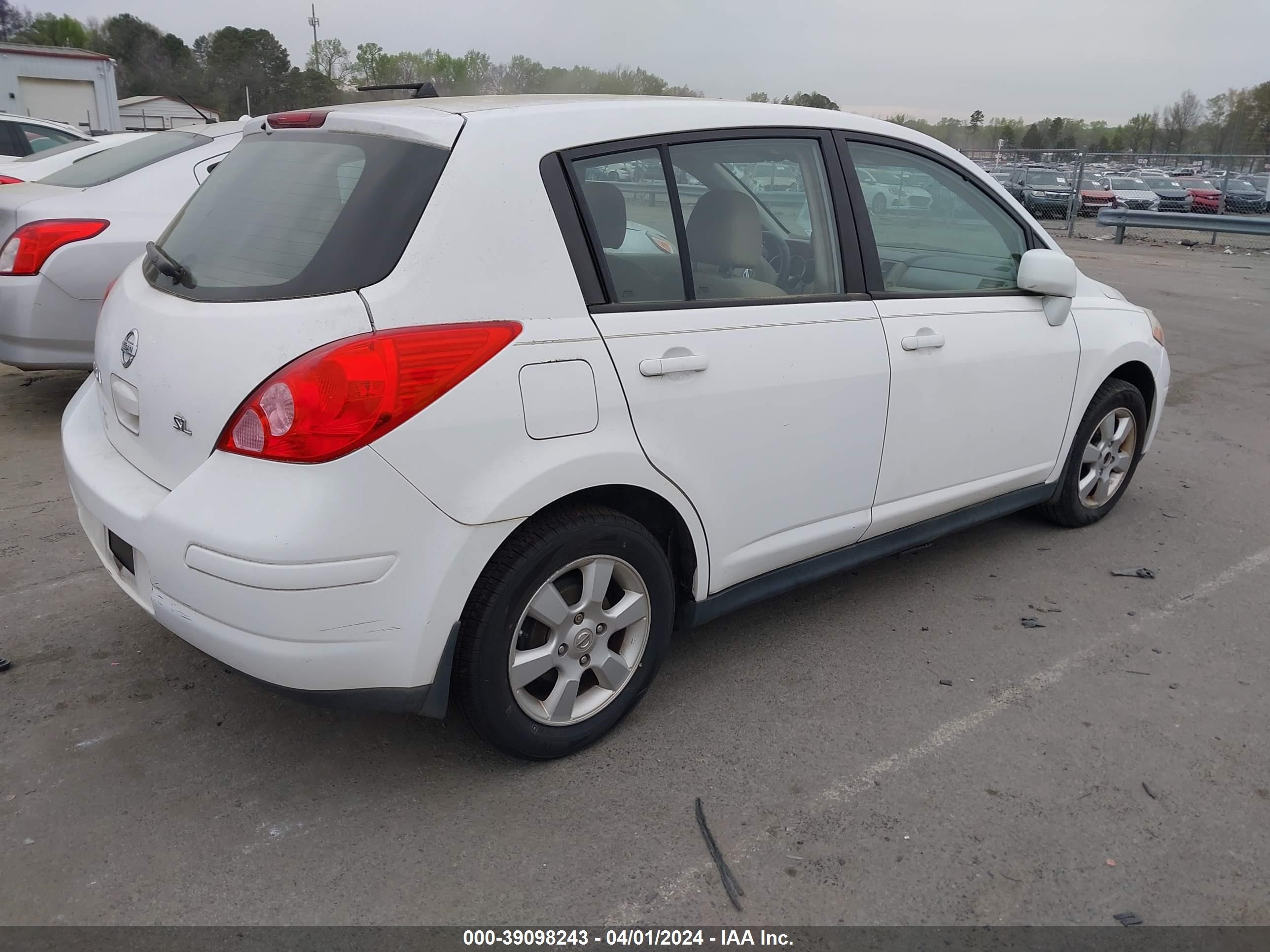 Photo 3 VIN: 3N1BC13E99L403538 - NISSAN VERSA 