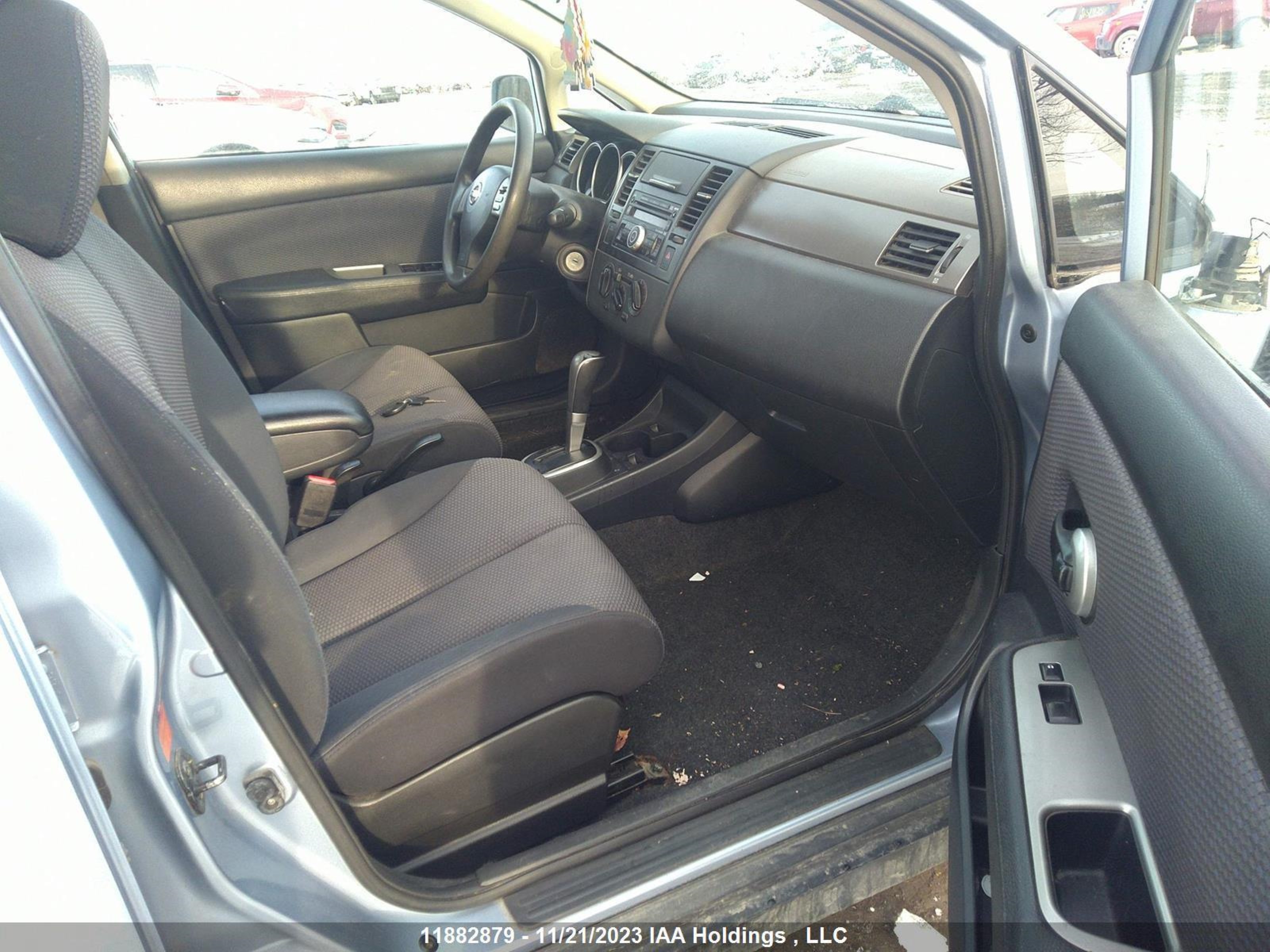 Photo 4 VIN: 3N1BC13E99L457700 - NISSAN VERSA 