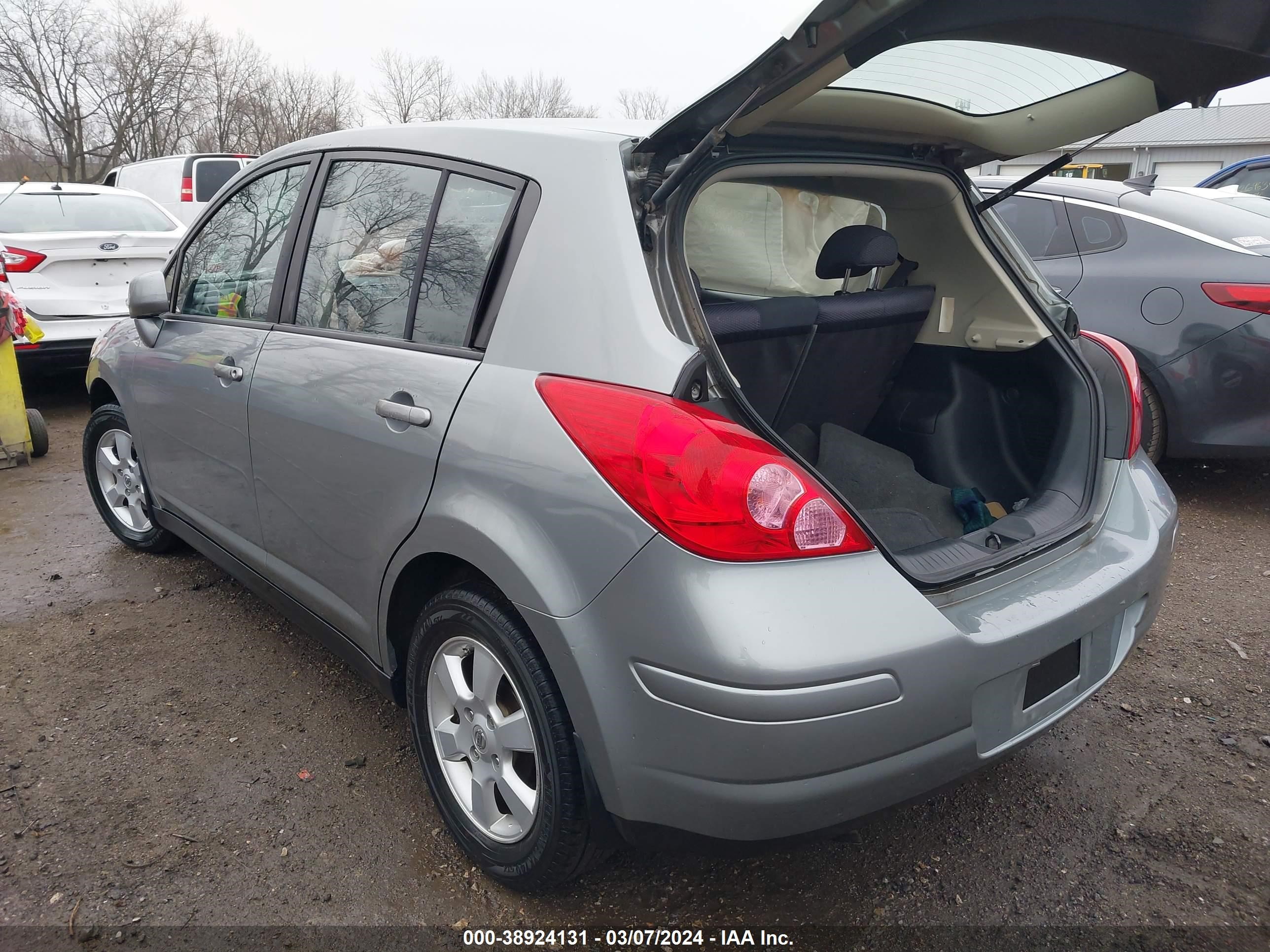 Photo 2 VIN: 3N1BC13EX8L363727 - NISSAN VERSA 