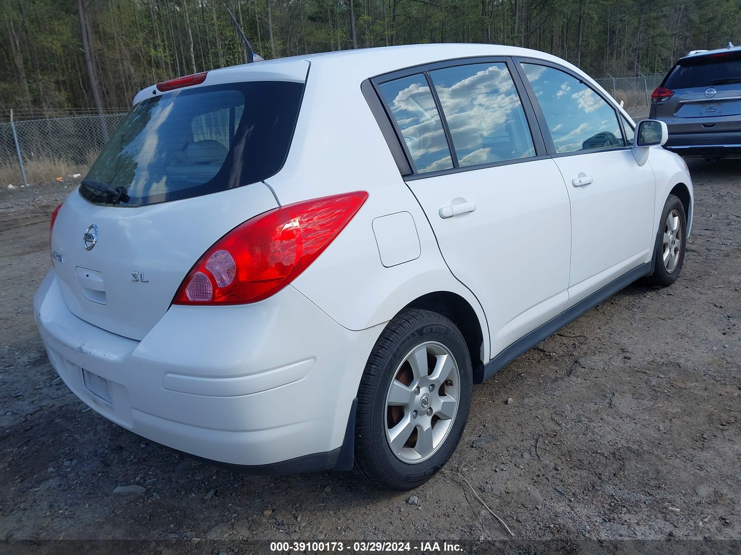 Photo 3 VIN: 3N1BC13EX8L446266 - NISSAN VERSA 