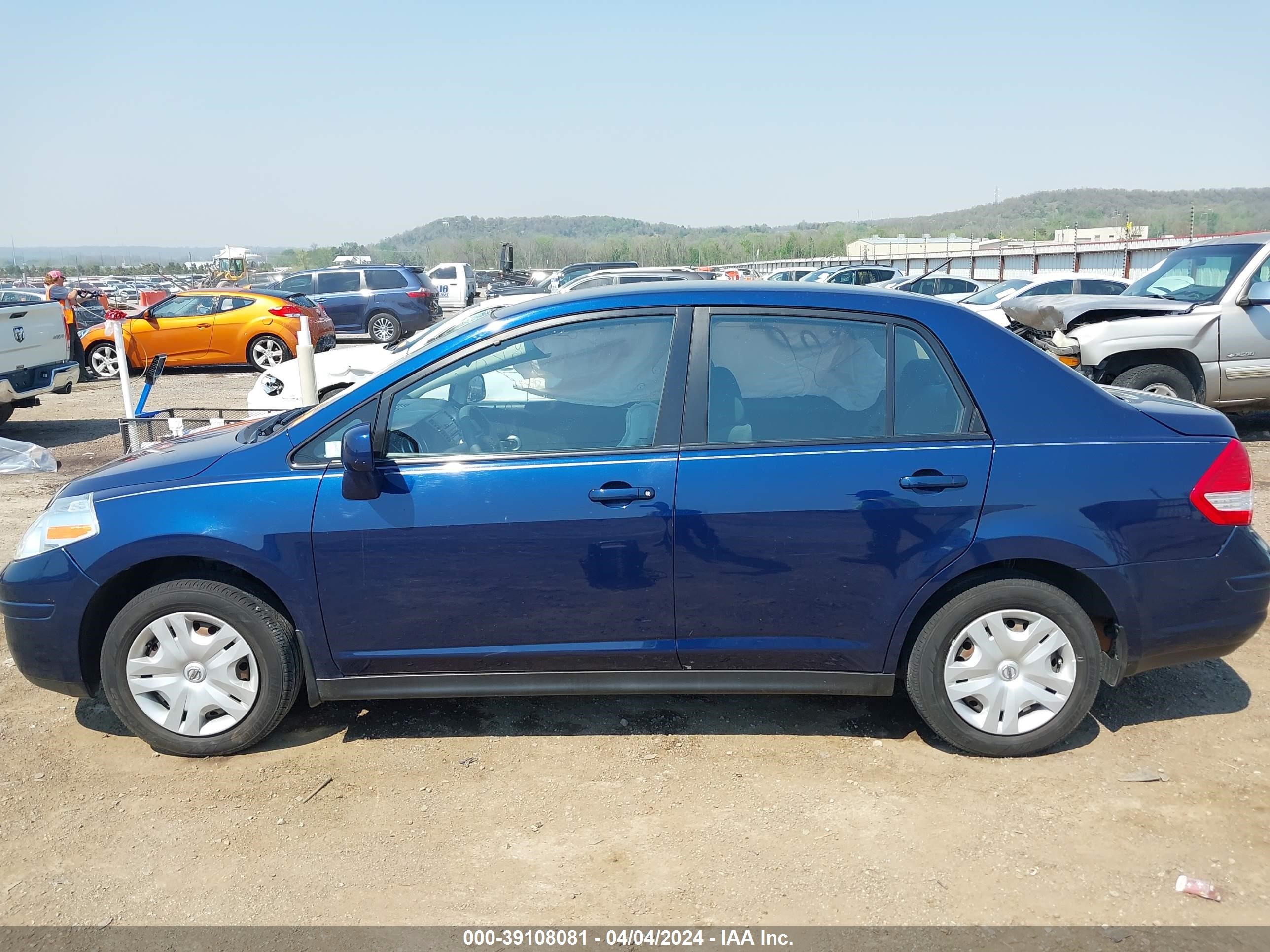 Photo 12 VIN: 3N1BC1AP1BL391380 - NISSAN VERSA 