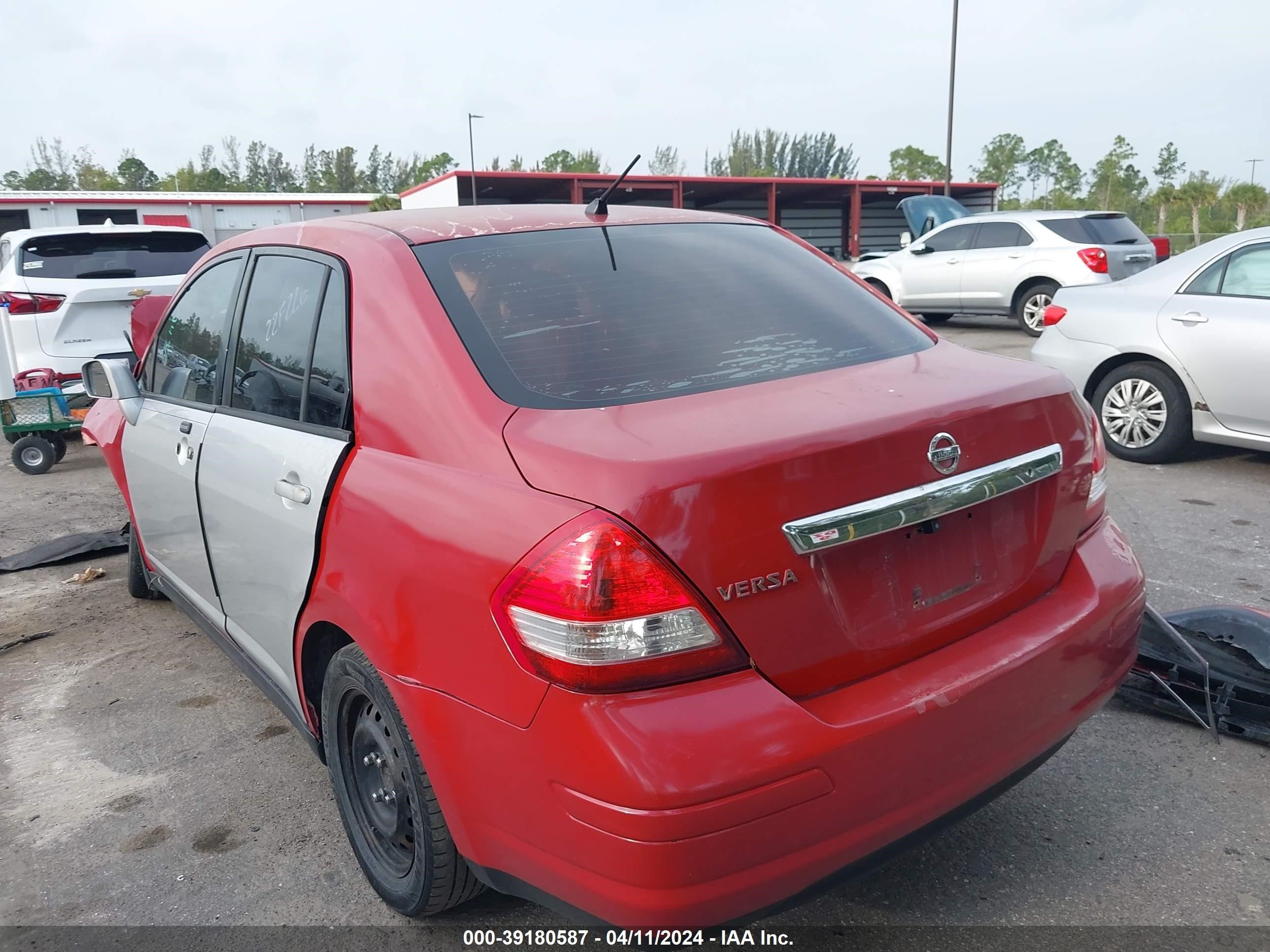 Photo 2 VIN: 3N1BC1AP6BL403488 - NISSAN VERSA 