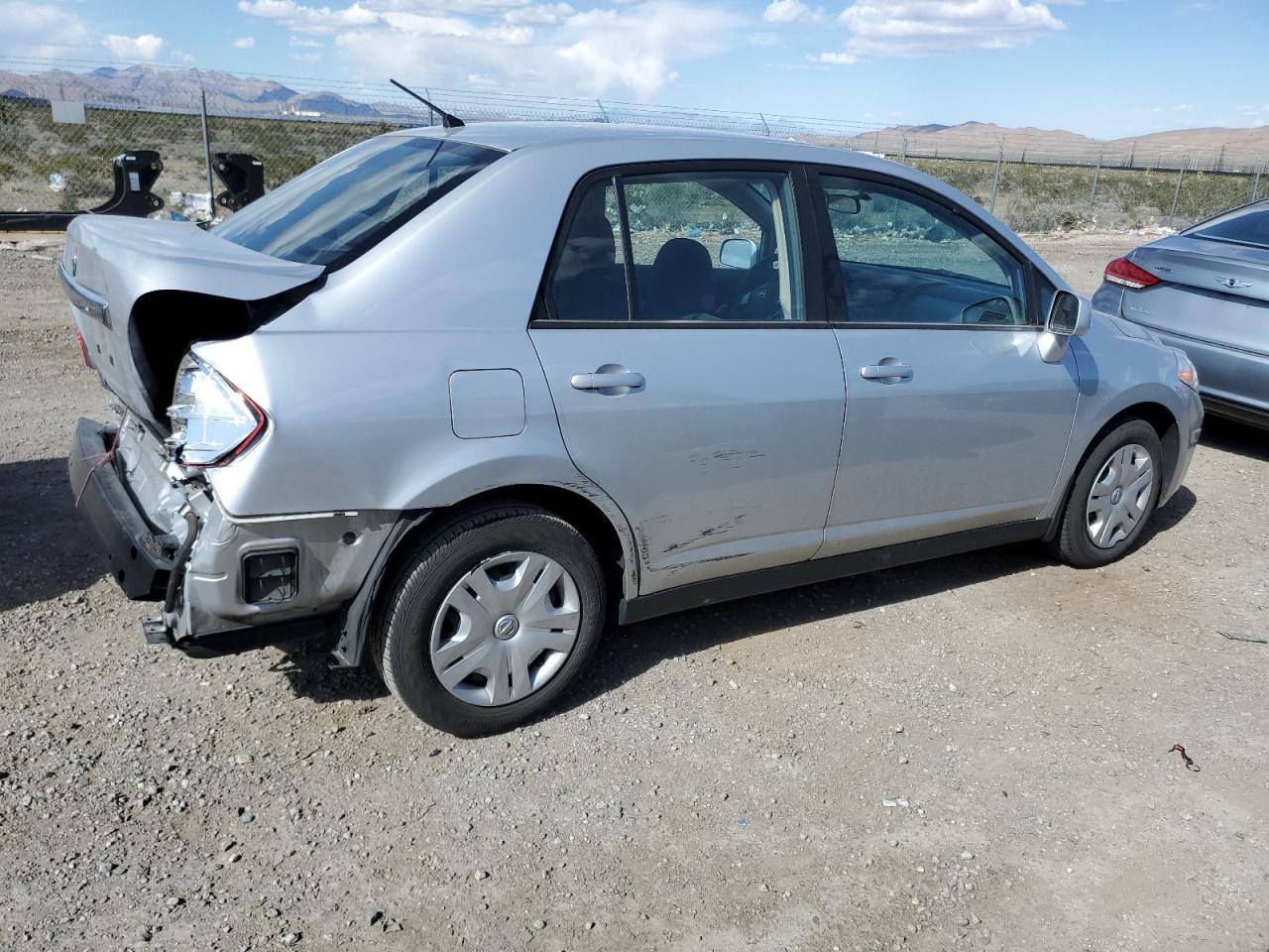 Photo 2 VIN: 3N1BC1AP8BL431938 - NISSAN VERSA 