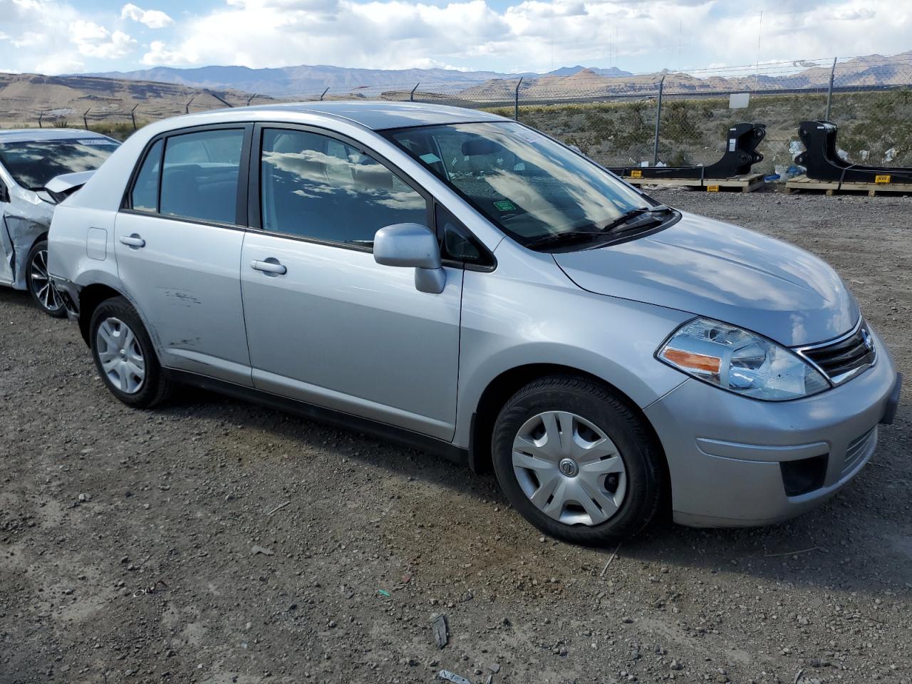 Photo 3 VIN: 3N1BC1AP8BL431938 - NISSAN VERSA 