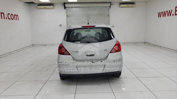 Photo 10 VIN: 3N1BC1C65DK220497 - NISSAN TIIDA 