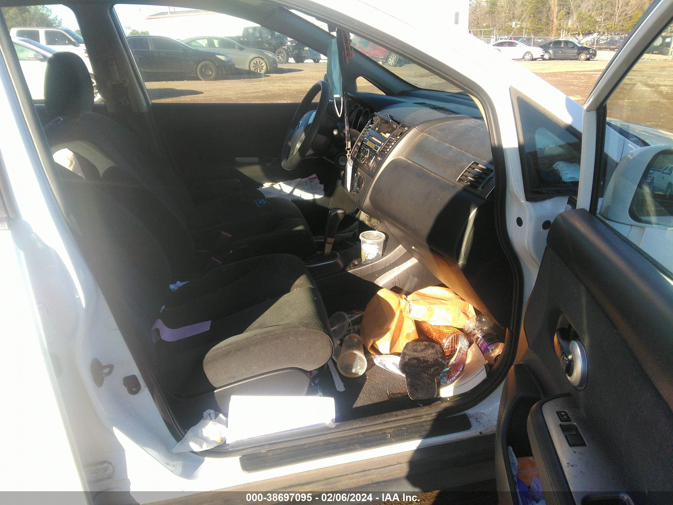 Photo 4 VIN: 3N1BC1CP0CK810131 - NISSAN VERSA 