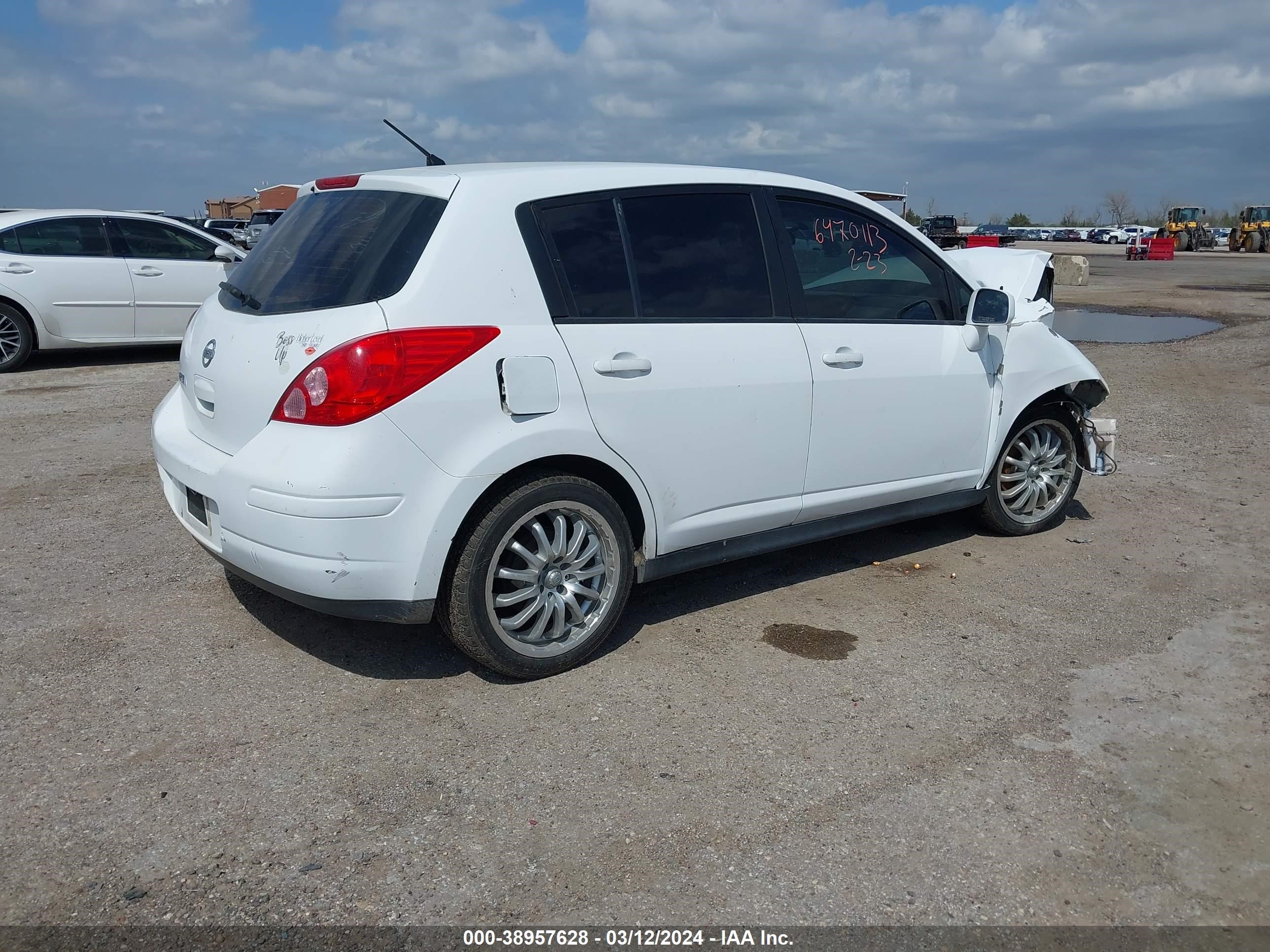 Photo 3 VIN: 3N1BC1CP4BL430881 - NISSAN VERSA 