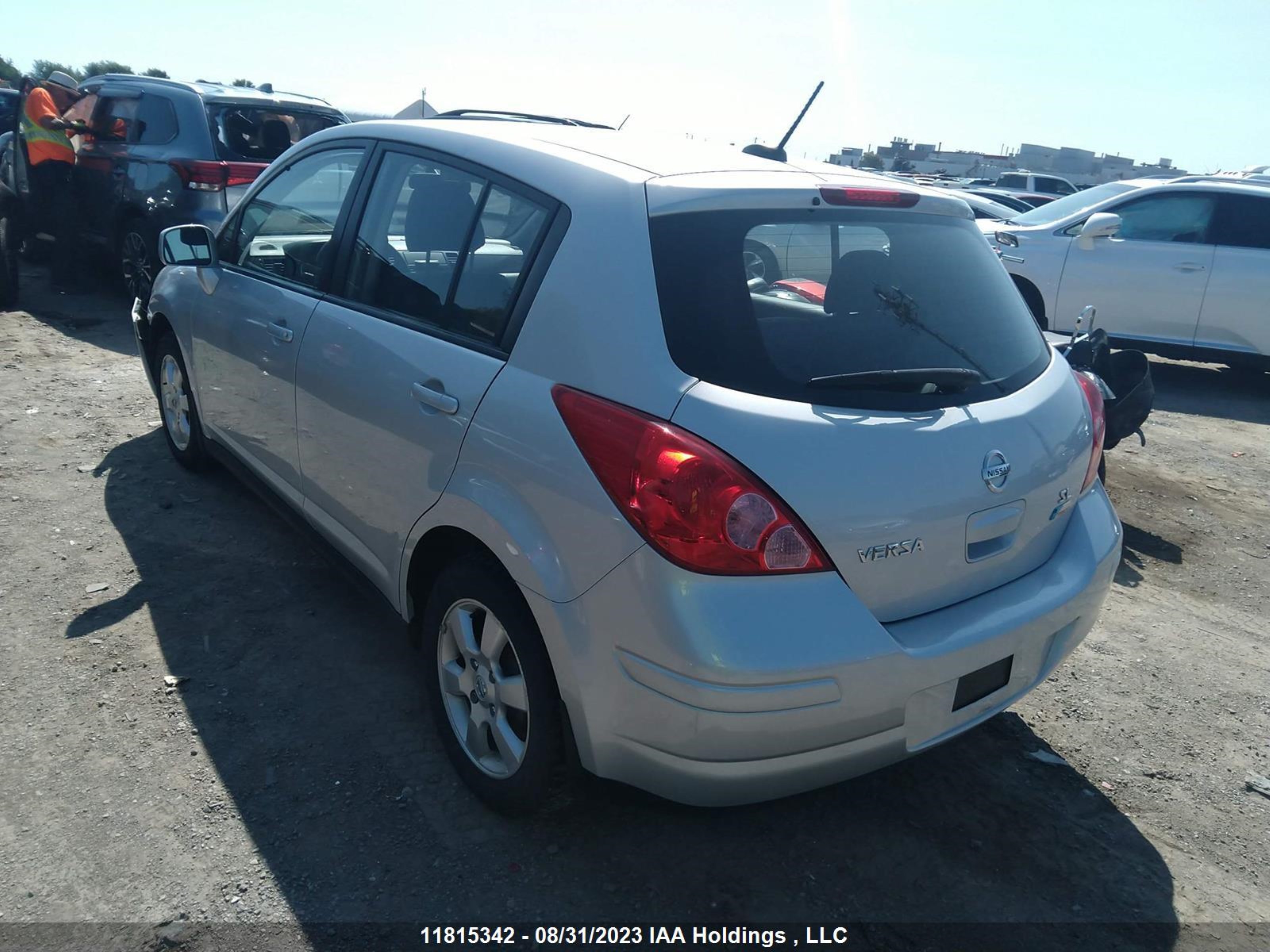 Photo 2 VIN: 3N1BC1CP4BL484634 - NISSAN VERSA 