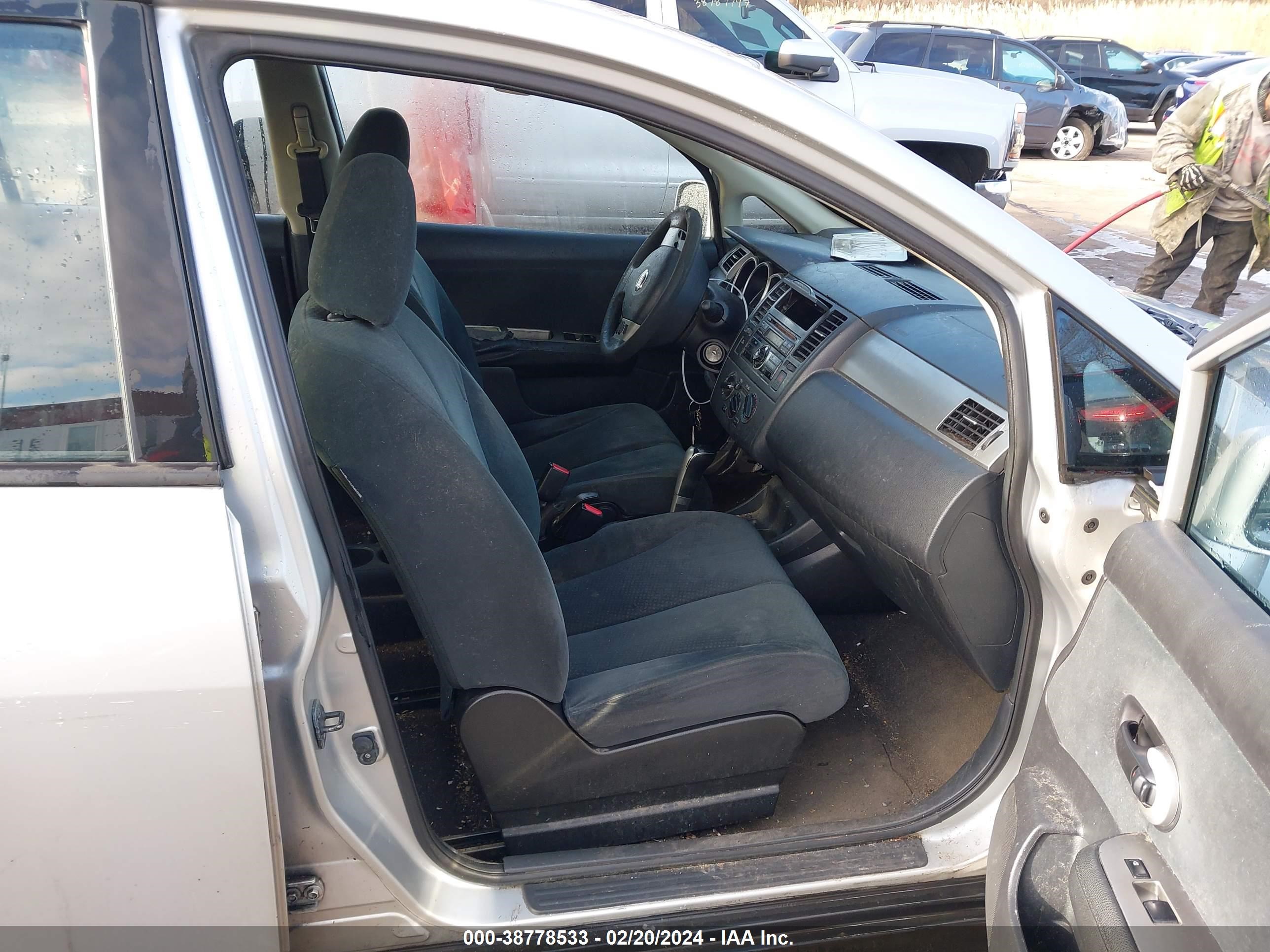 Photo 4 VIN: 3N1BC1CP5AL425879 - NISSAN VERSA 