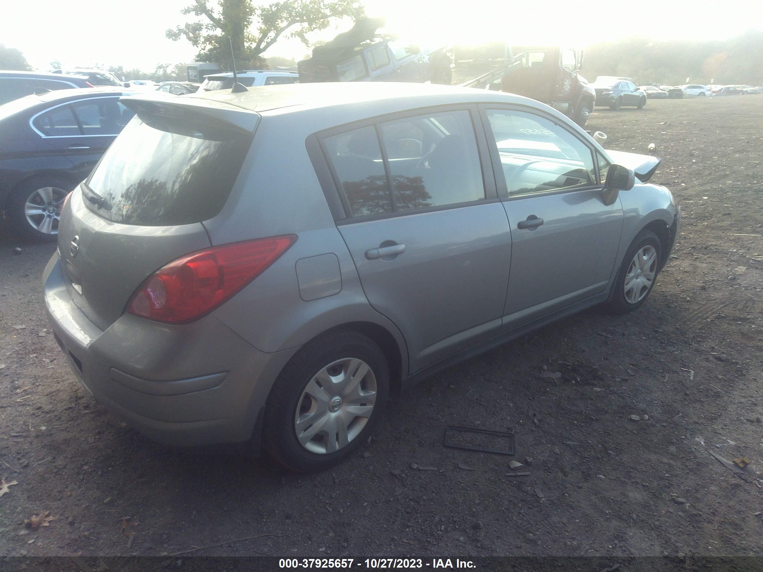 Photo 3 VIN: 3N1BC1CP7AL420246 - NISSAN VERSA 