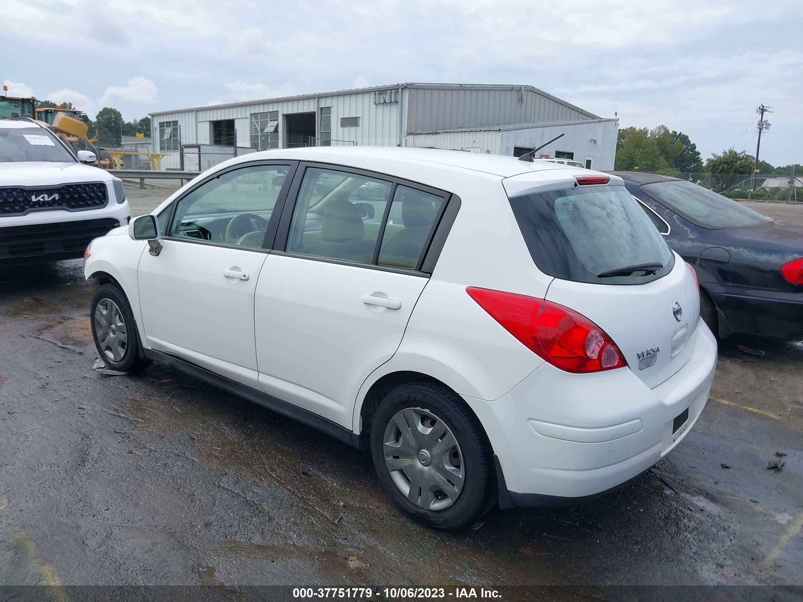 Photo 2 VIN: 3N1BC1CP8AL421339 - NISSAN VERSA 