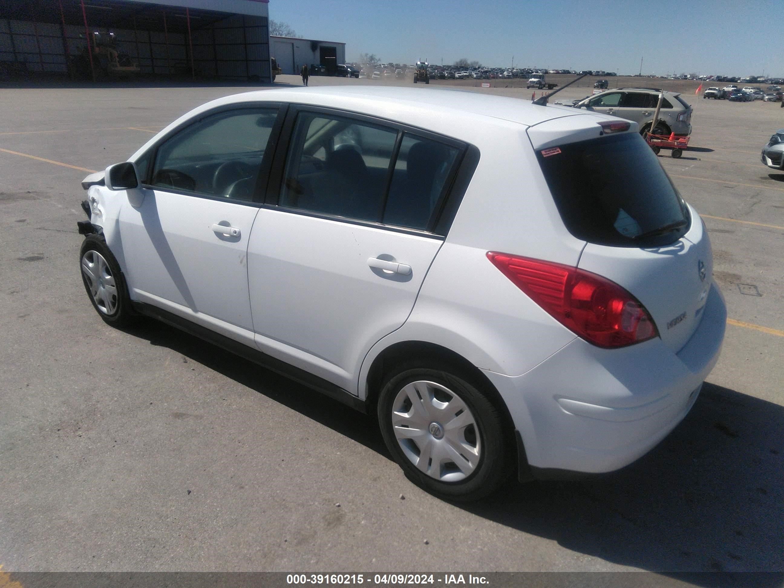 Photo 2 VIN: 3N1BC1CPXBL443196 - NISSAN VERSA 