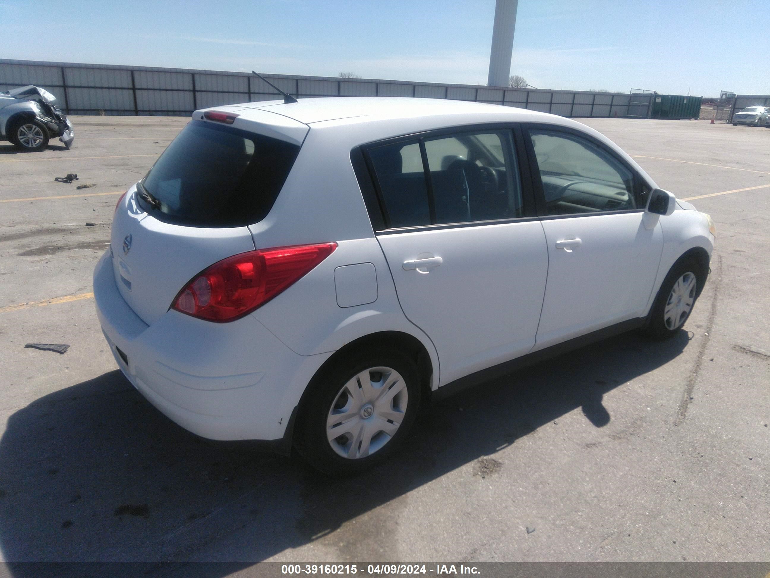 Photo 3 VIN: 3N1BC1CPXBL443196 - NISSAN VERSA 