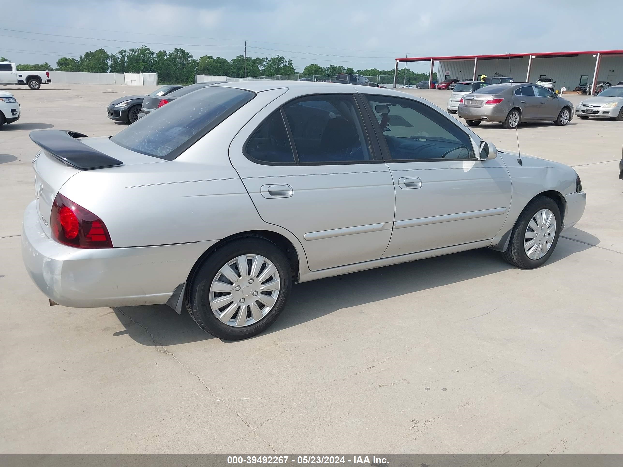 Photo 3 VIN: 3N1CB51D05L582474 - NISSAN SENTRA 