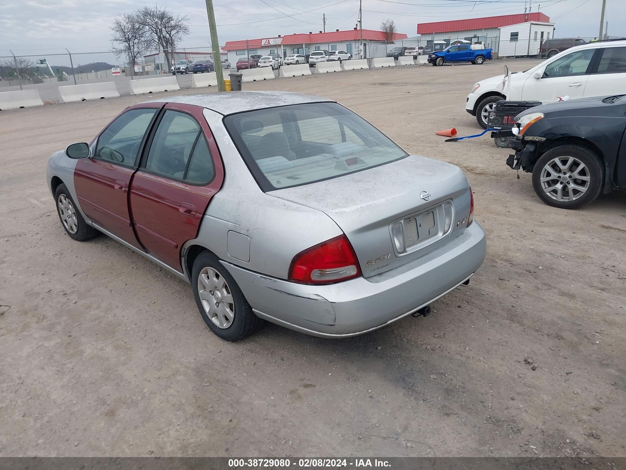 Photo 2 VIN: 3N1CB51D22L605104 - NISSAN SENTRA 