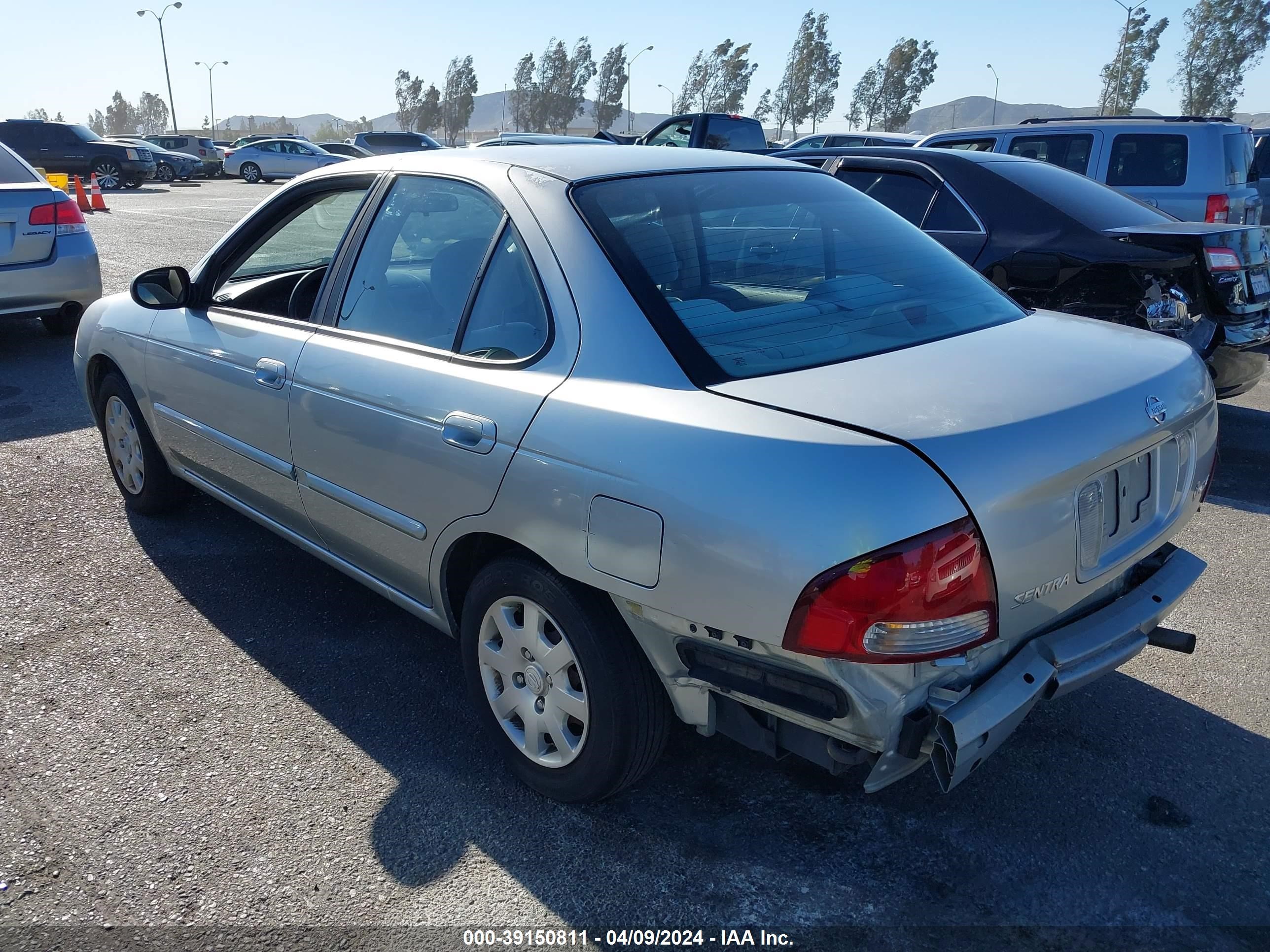 Photo 2 VIN: 3N1CB51D62L623010 - NISSAN SENTRA 