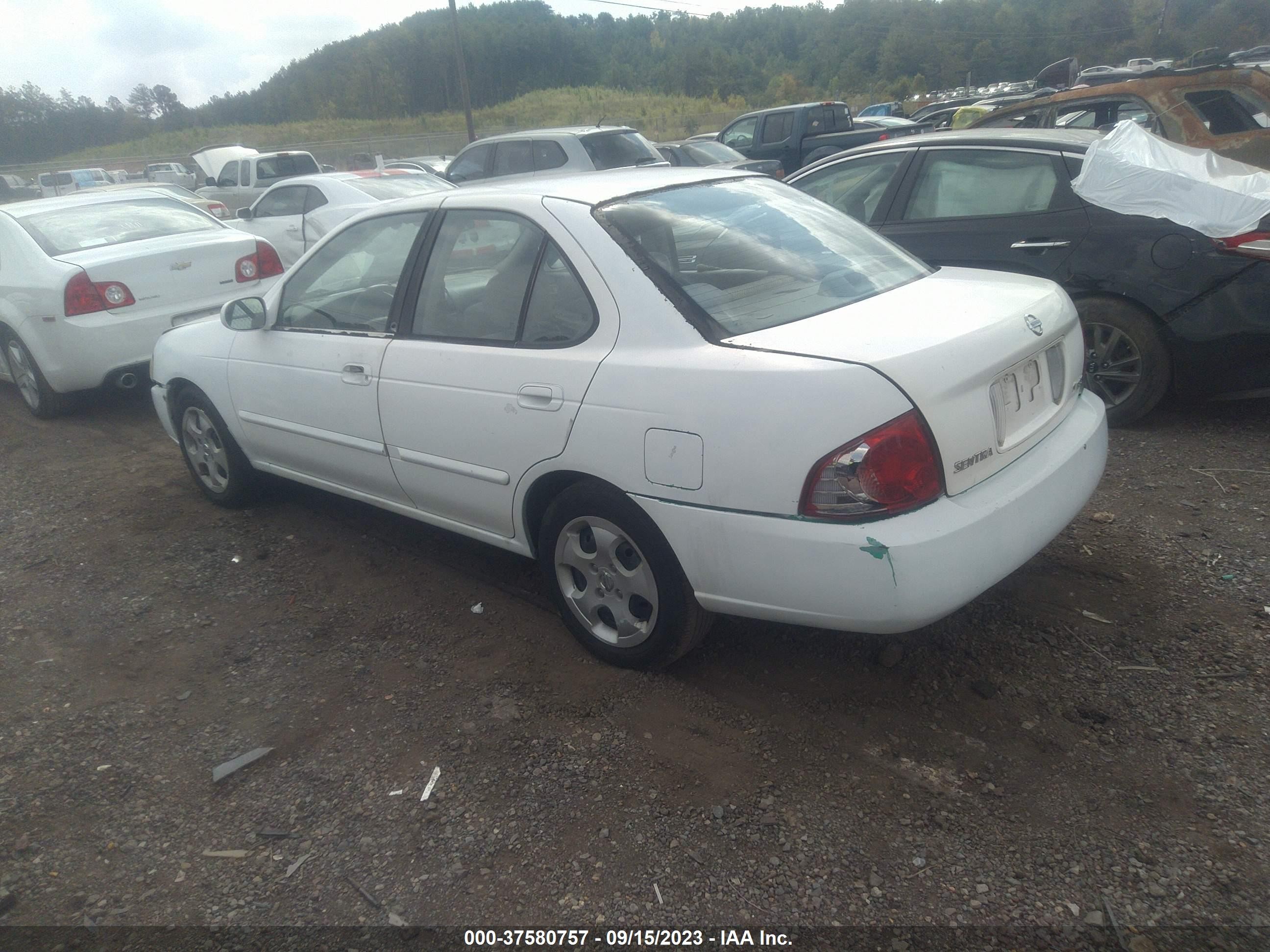 Photo 2 VIN: 3N1CB51D65L486039 - NISSAN SENTRA 