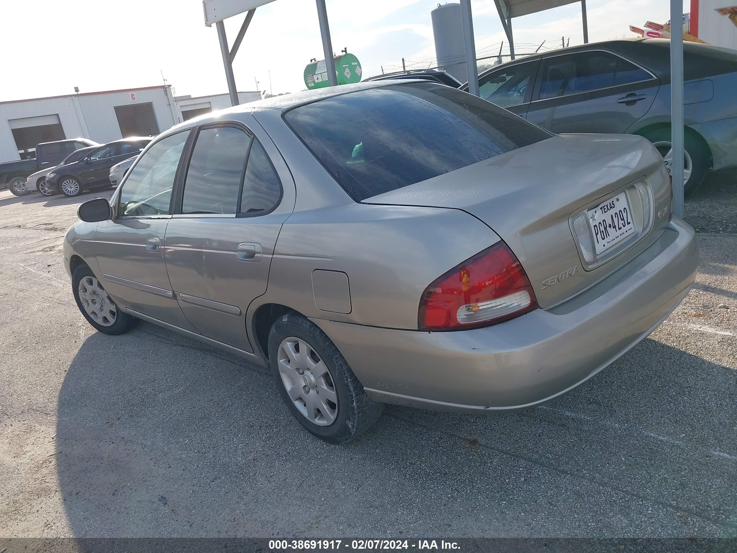 Photo 2 VIN: 3N1CB51DX1L476107 - NISSAN SENTRA 