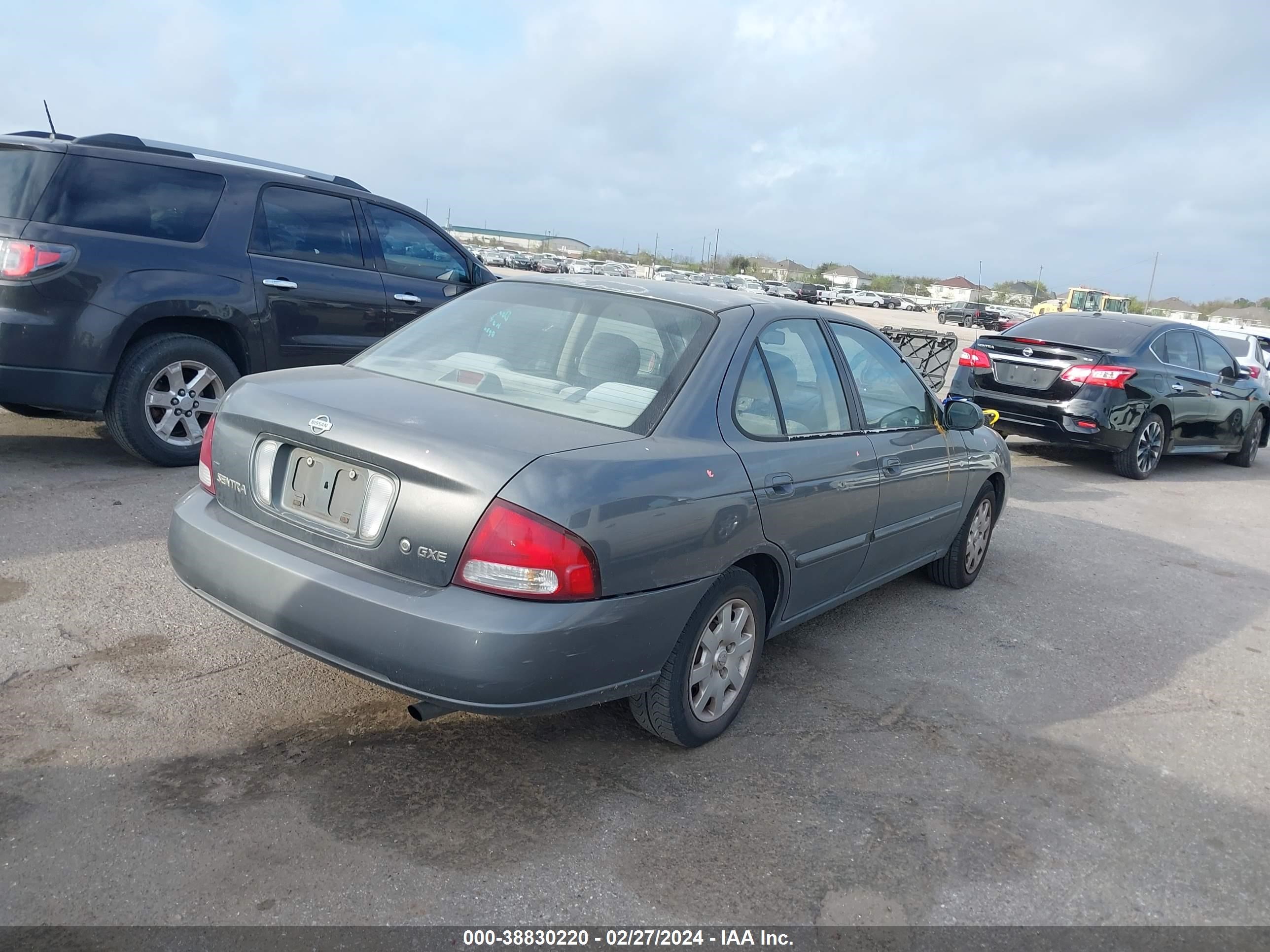 Photo 3 VIN: 3N1CB51DXYL343938 - NISSAN SENTRA 