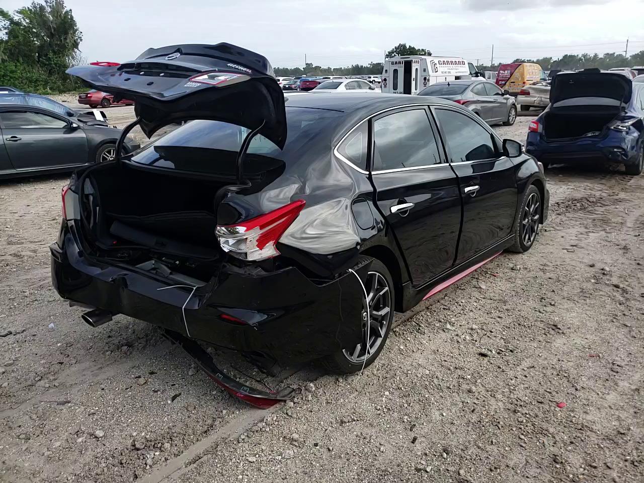 Photo 10 VIN: 3N1CB7AP1JY236114 - NISSAN SENTRA SR 