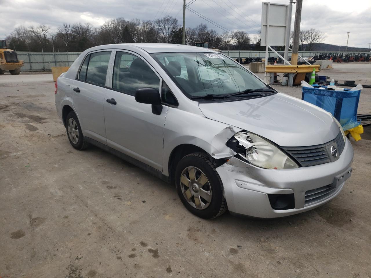 Photo 3 VIN: 3N1CC11E19L467886 - NISSAN VERSA 