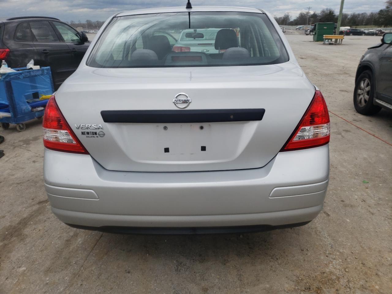 Photo 5 VIN: 3N1CC11E19L467886 - NISSAN VERSA 