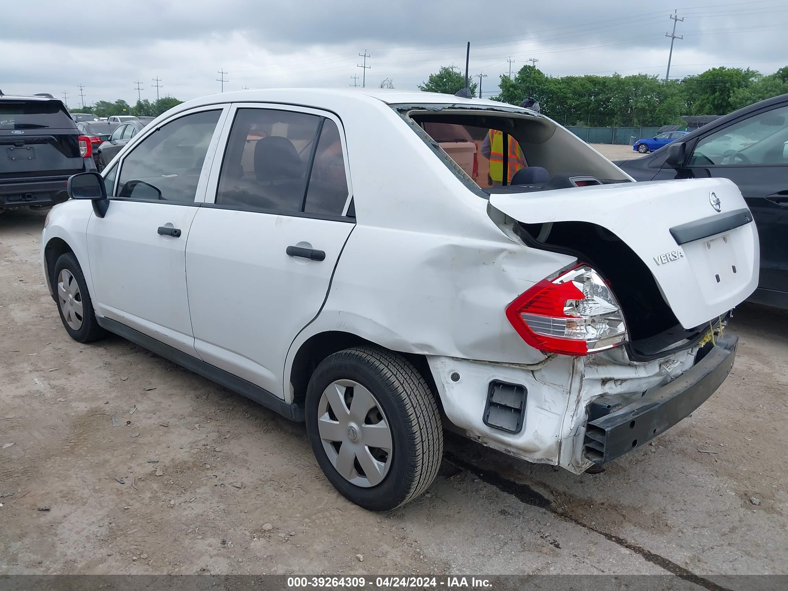 Photo 2 VIN: 3N1CC11E89L480862 - NISSAN VERSA 