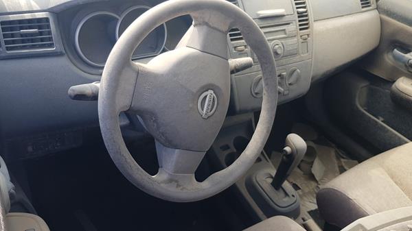 Photo 9 VIN: 3N1CC11E99L449541 - NISSAN VERSA 