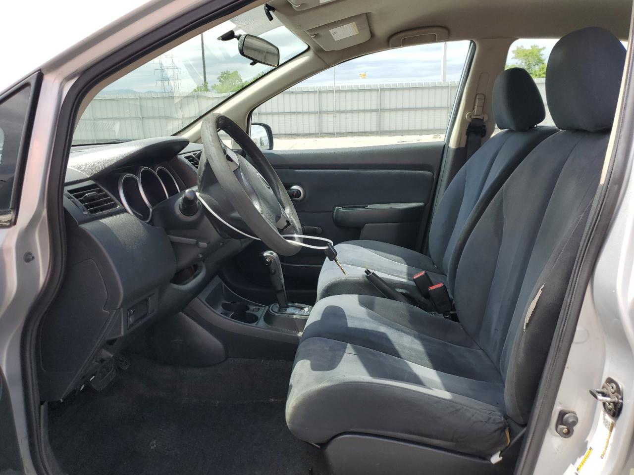 Photo 6 VIN: 3N1CC1AP2AL363025 - NISSAN VERSA 