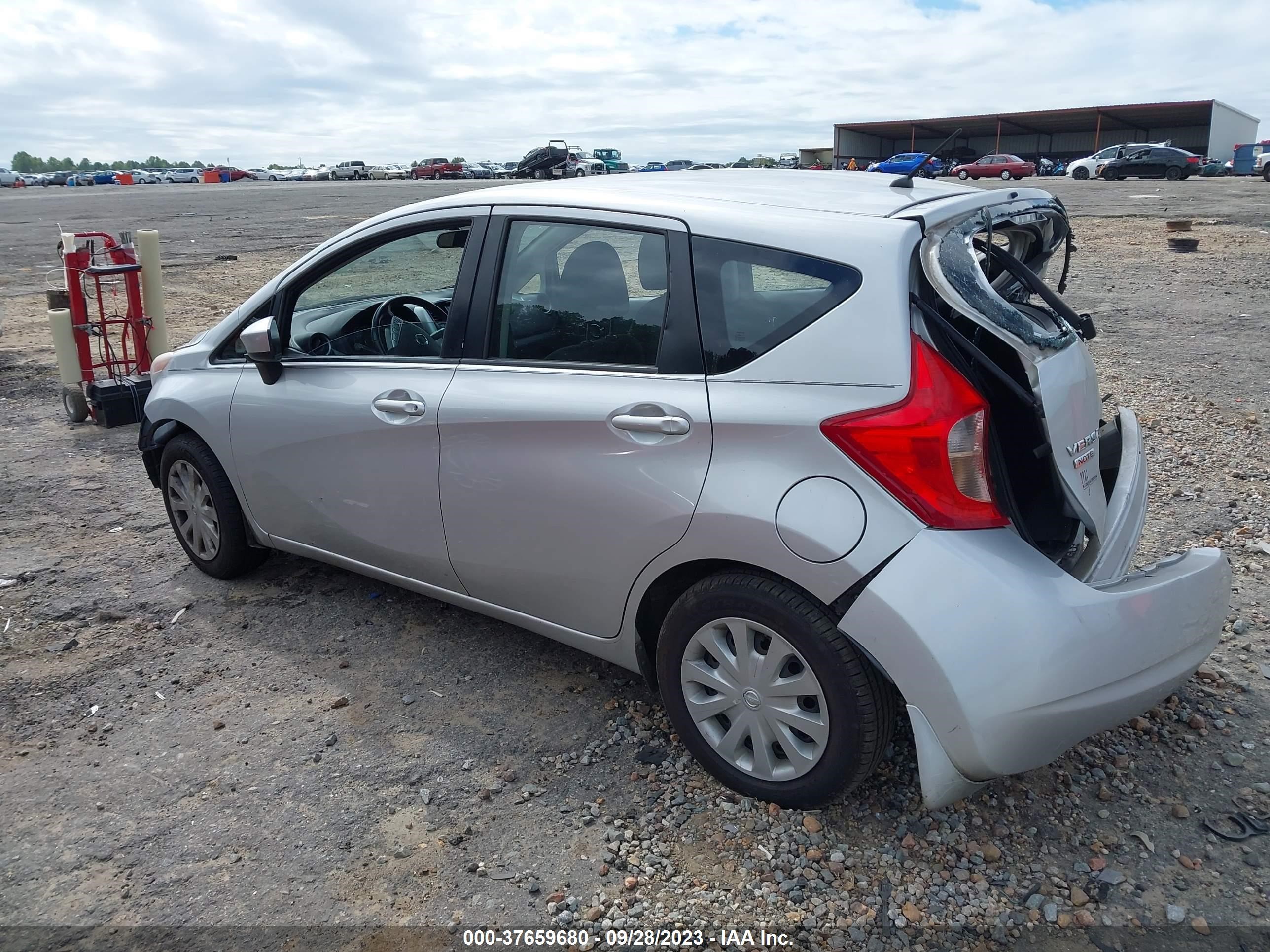 Photo 2 VIN: 3N1CE2CP0FL355283 - NISSAN VERSA 