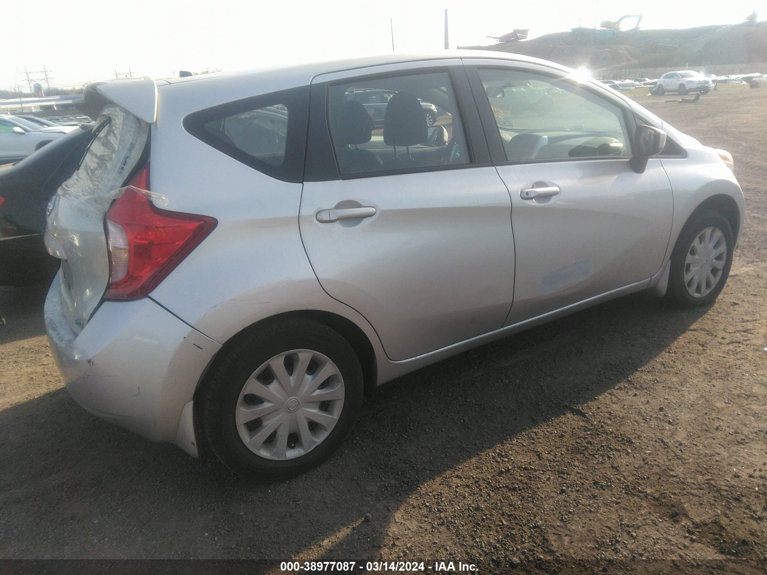 Photo 3 VIN: 3N1CE2CP0FL360063 - NISSAN VERSA 