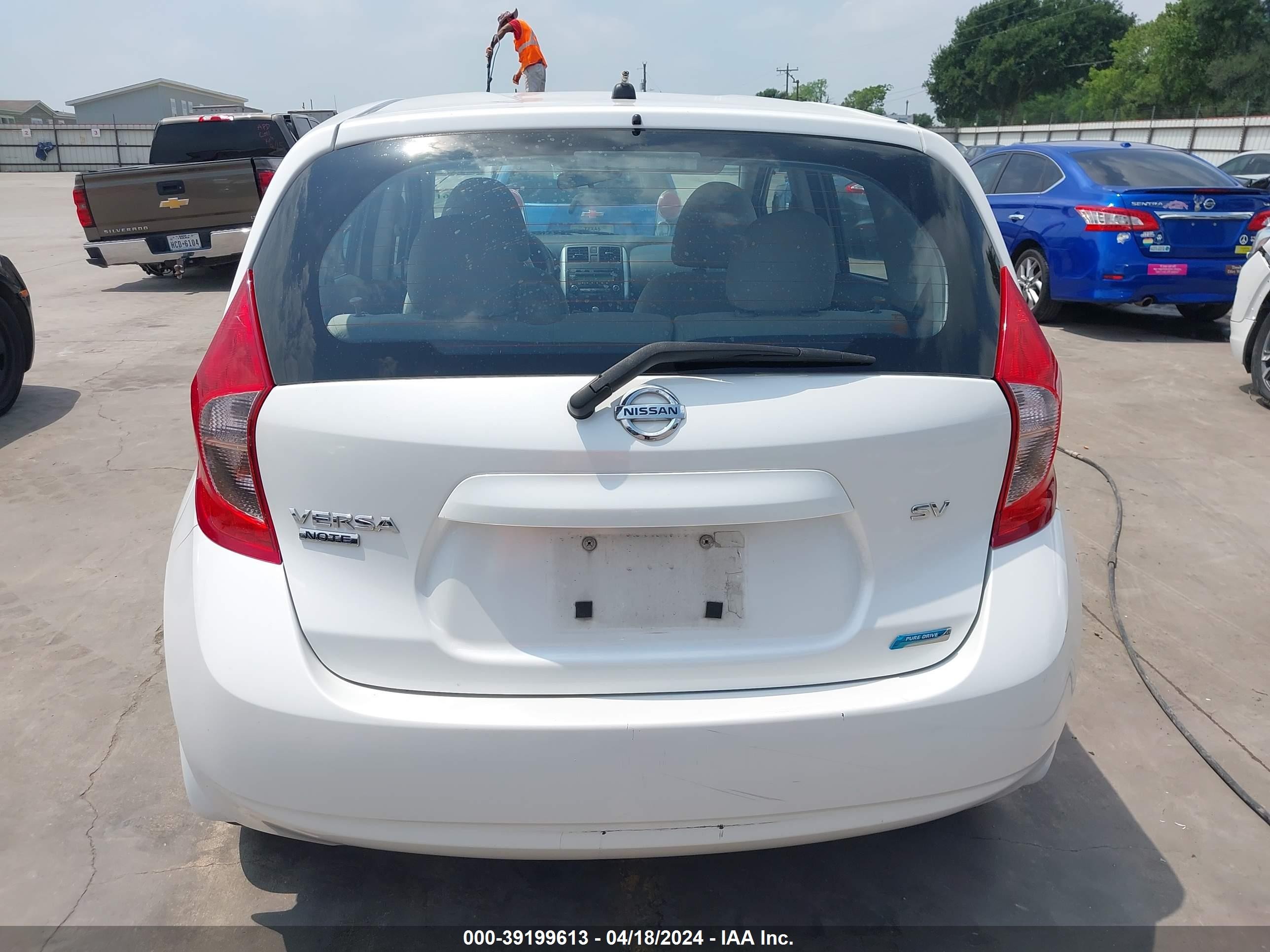 Photo 15 VIN: 3N1CE2CP1EL389893 - NISSAN VERSA 