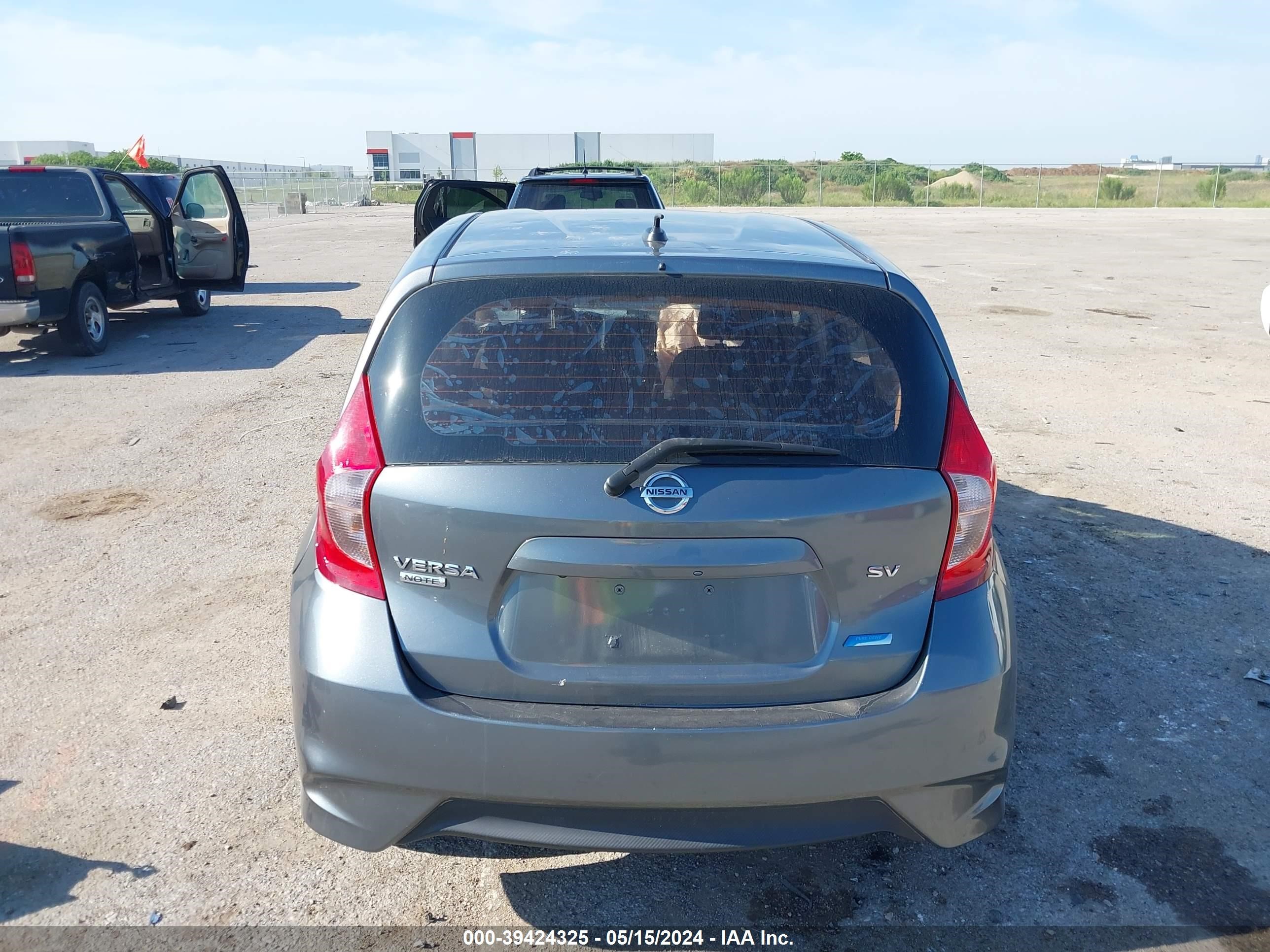 Photo 15 VIN: 3N1CE2CP1GL385474 - NISSAN VERSA 