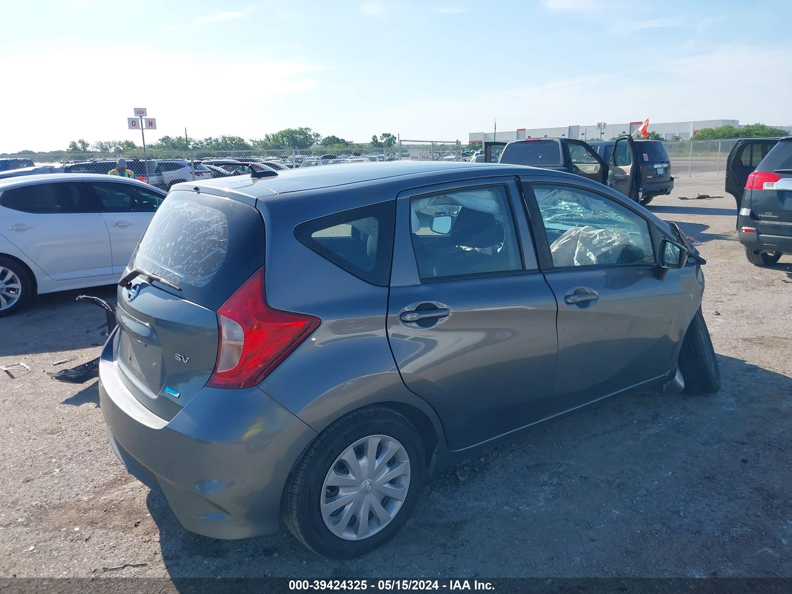 Photo 3 VIN: 3N1CE2CP1GL385474 - NISSAN VERSA 