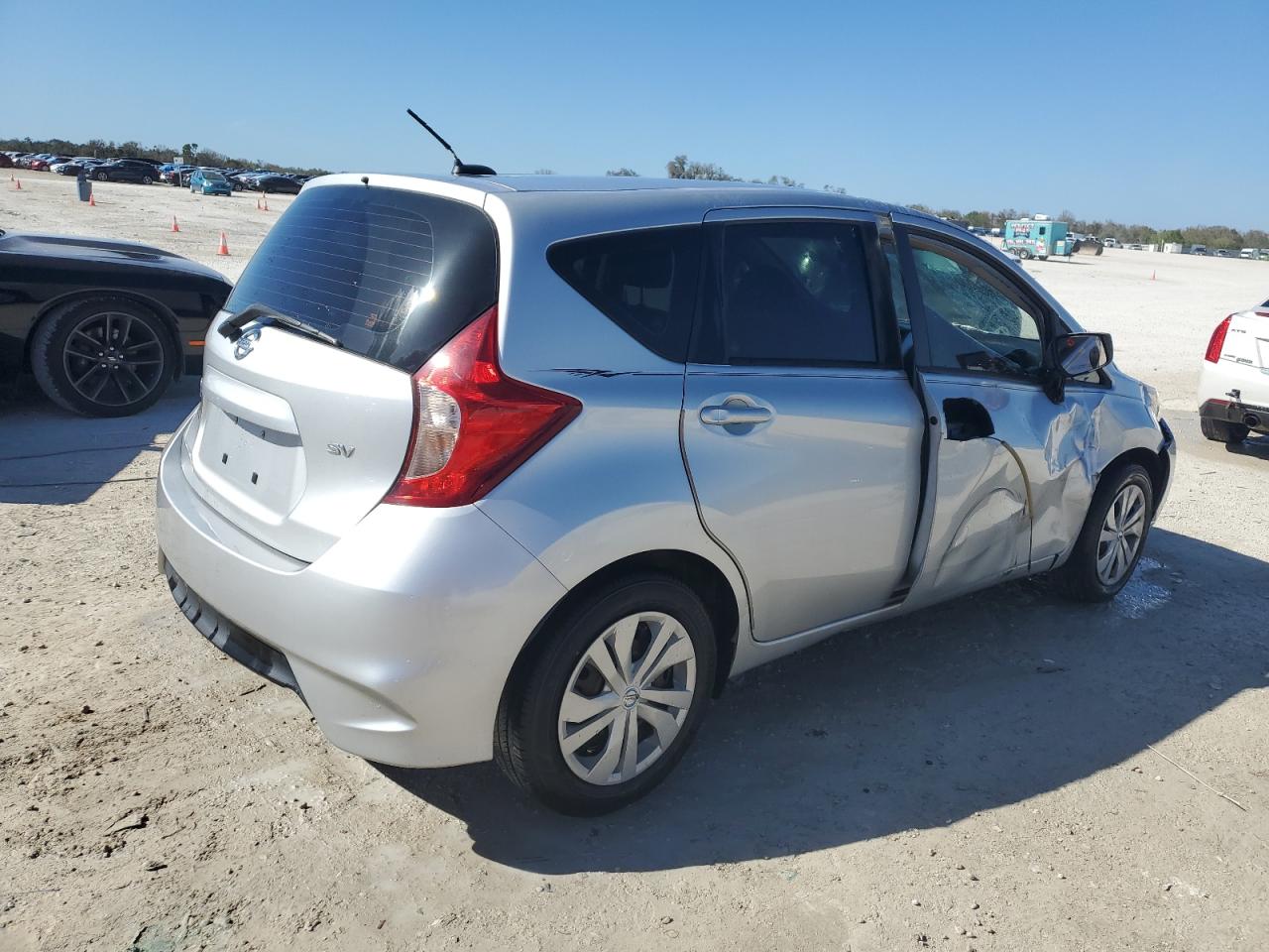 Photo 2 VIN: 3N1CE2CP1HL366585 - NISSAN VERSA 