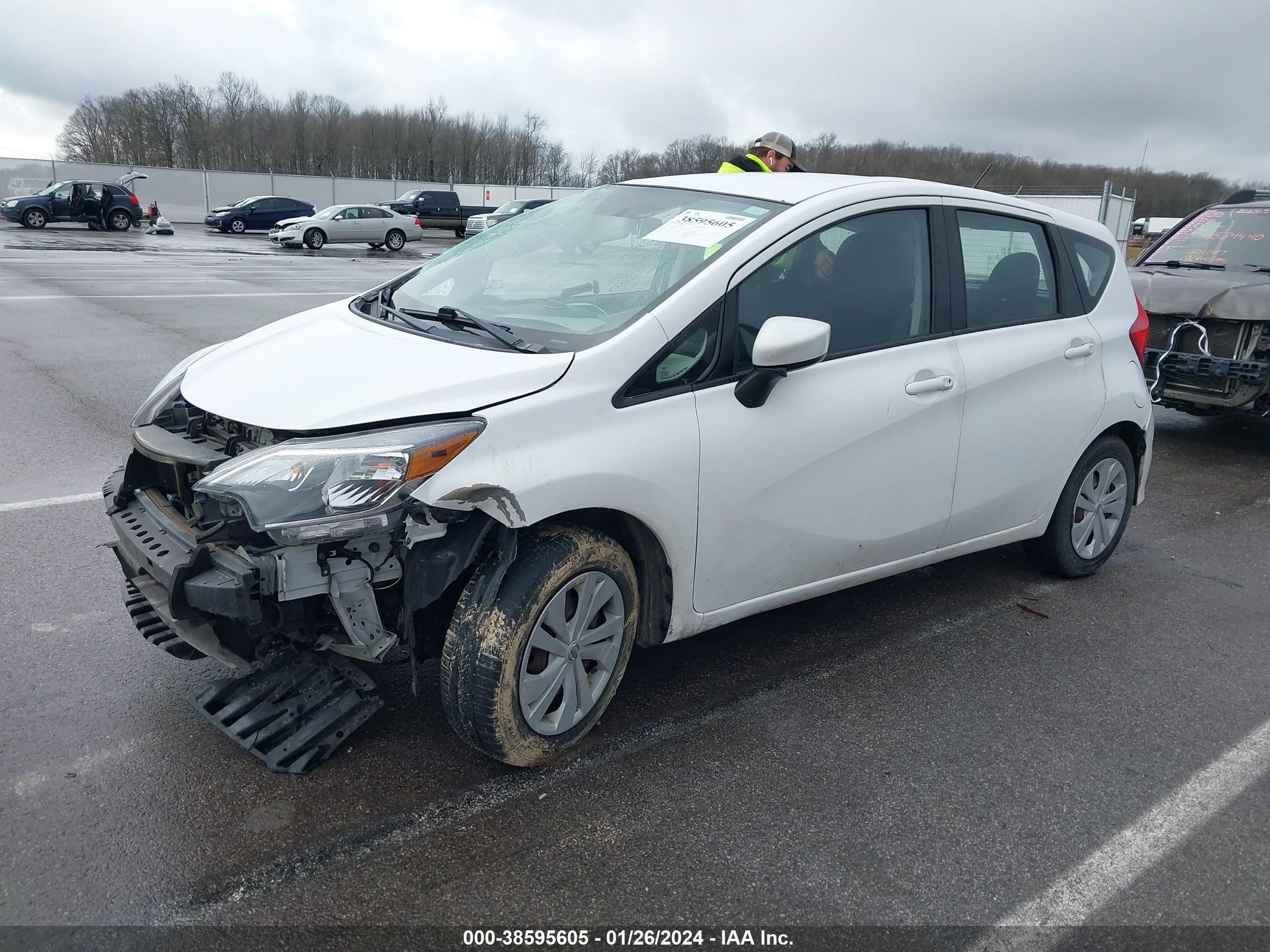 Photo 1 VIN: 3N1CE2CP1JL354670 - NISSAN VERSA 