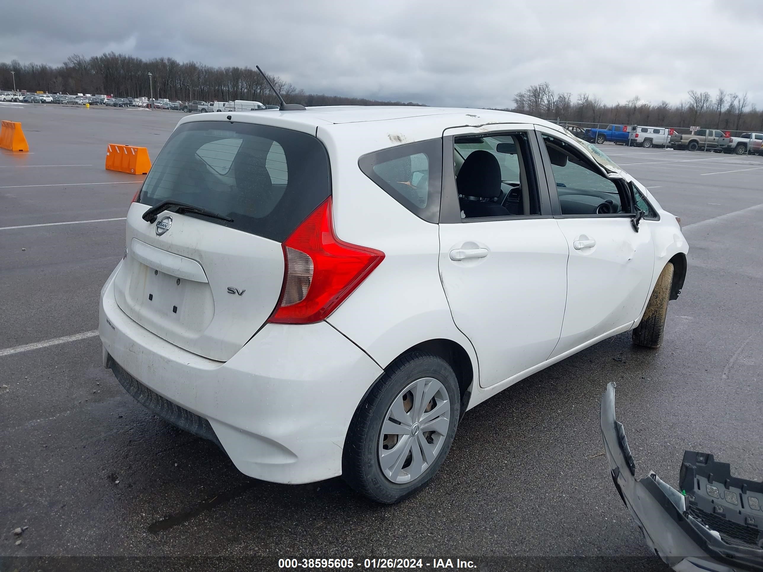 Photo 3 VIN: 3N1CE2CP1JL354670 - NISSAN VERSA 