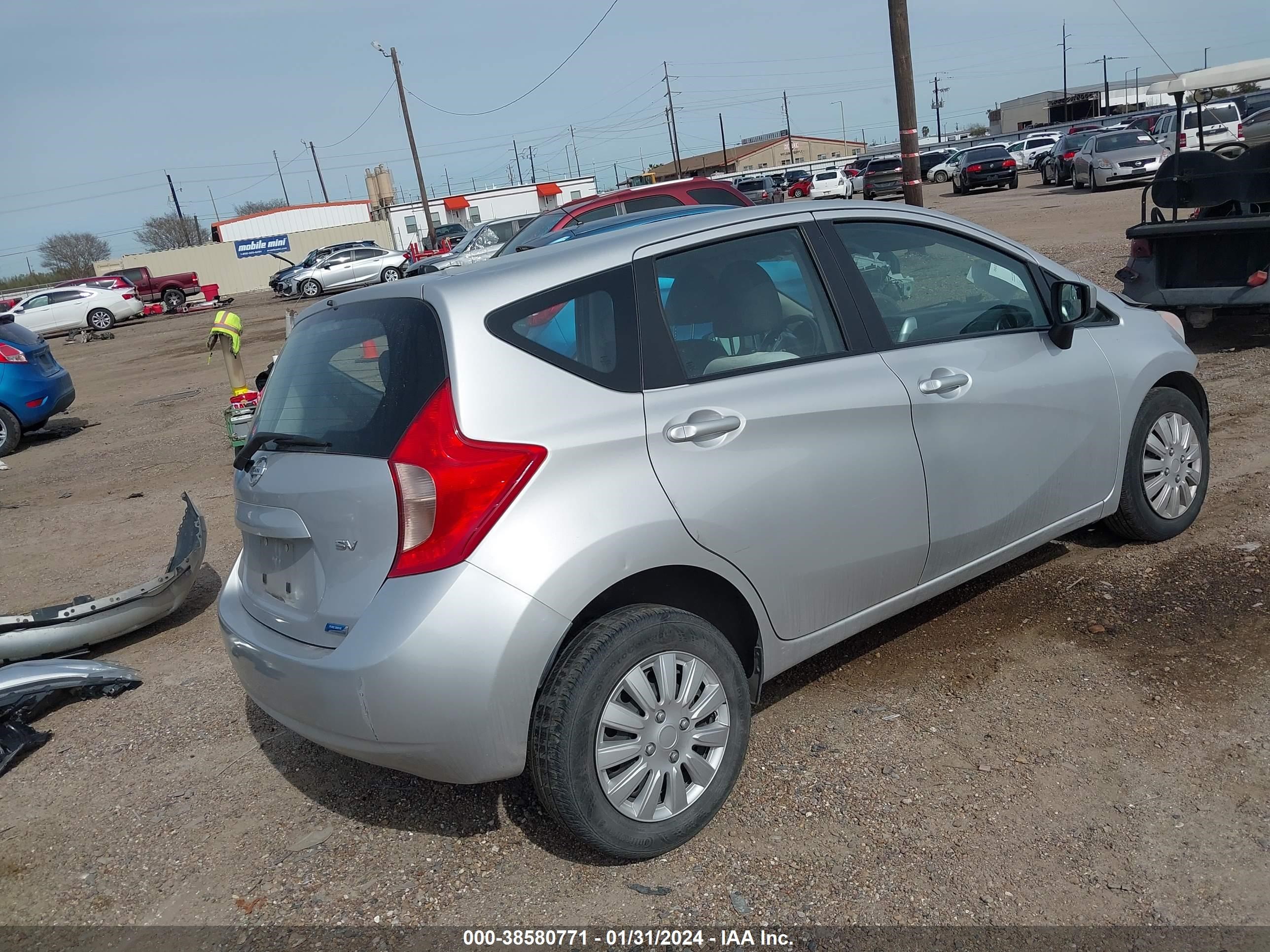 Photo 3 VIN: 3N1CE2CP2FL407335 - NISSAN VERSA 