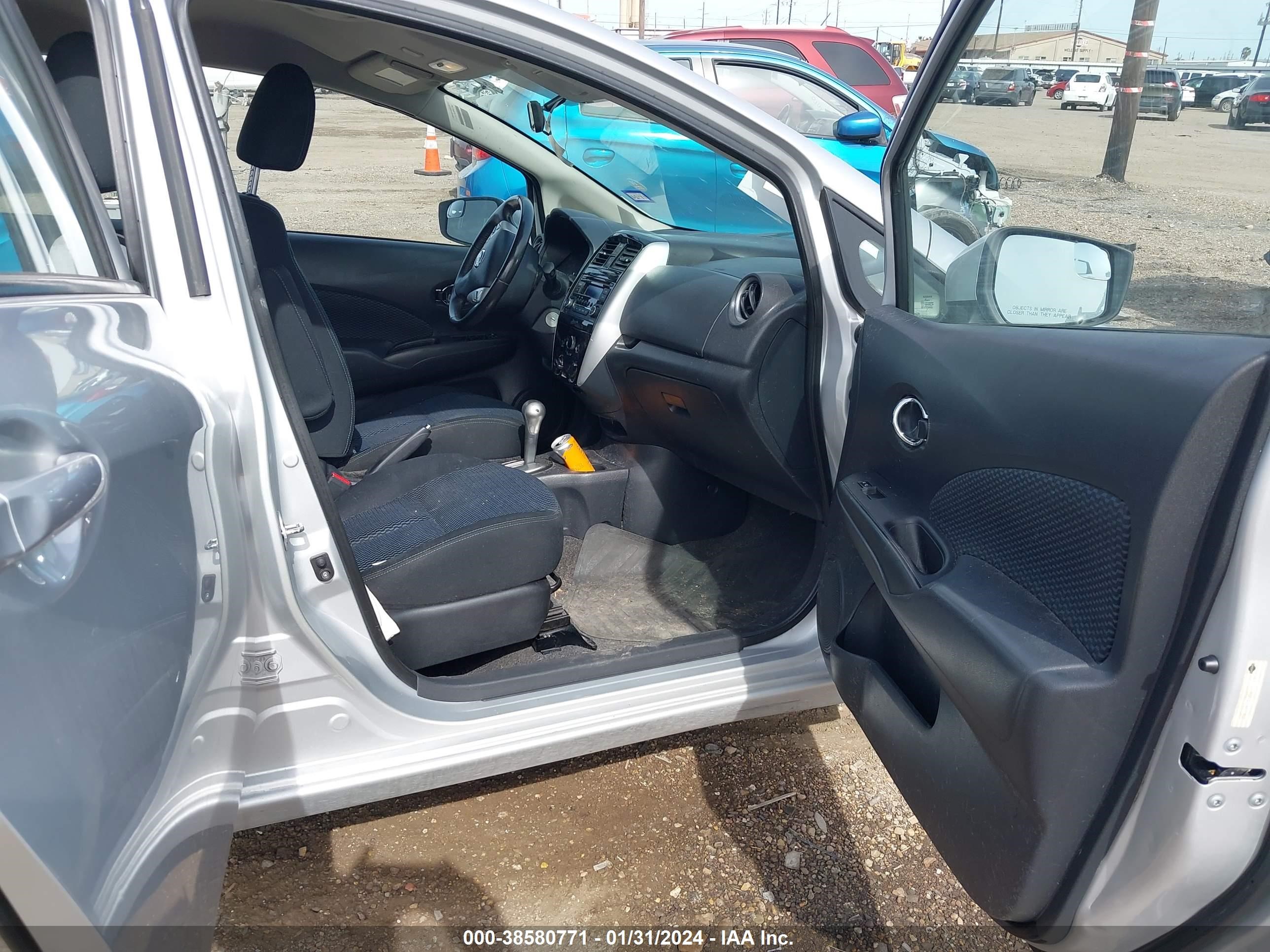 Photo 4 VIN: 3N1CE2CP2FL407335 - NISSAN VERSA 