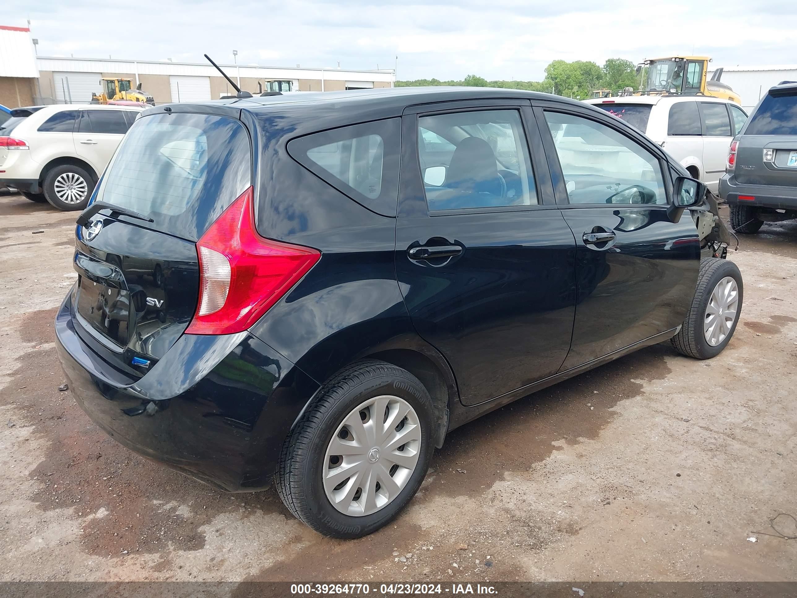 Photo 3 VIN: 3N1CE2CP2FL415418 - NISSAN VERSA 