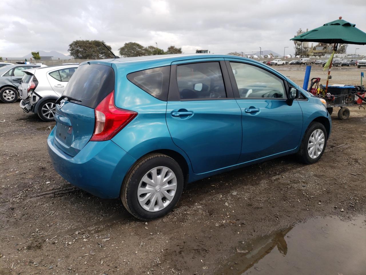 Photo 2 VIN: 3N1CE2CP2FL435796 - NISSAN VERSA 