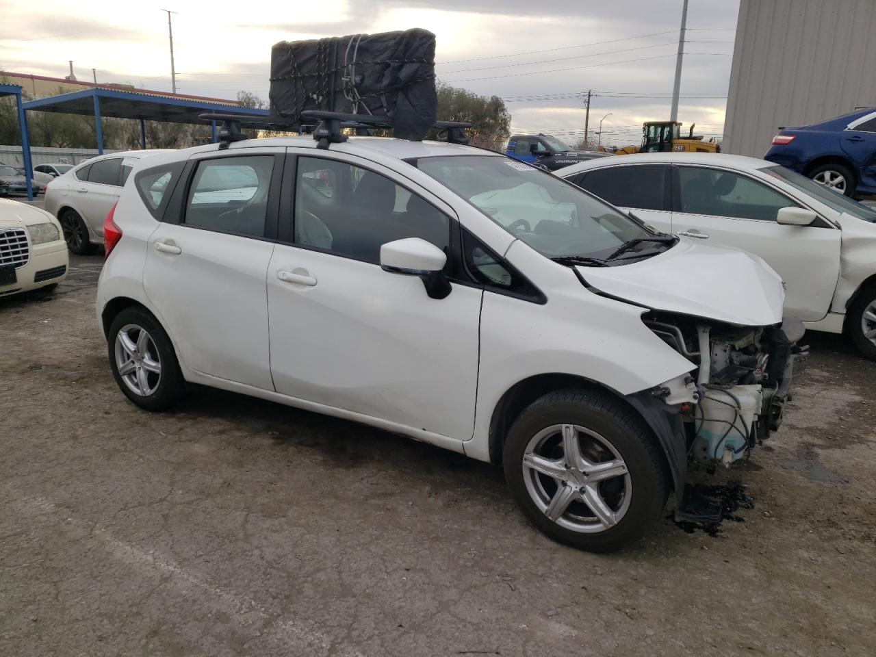 Photo 3 VIN: 3N1CE2CP2GL379893 - NISSAN VERSA 