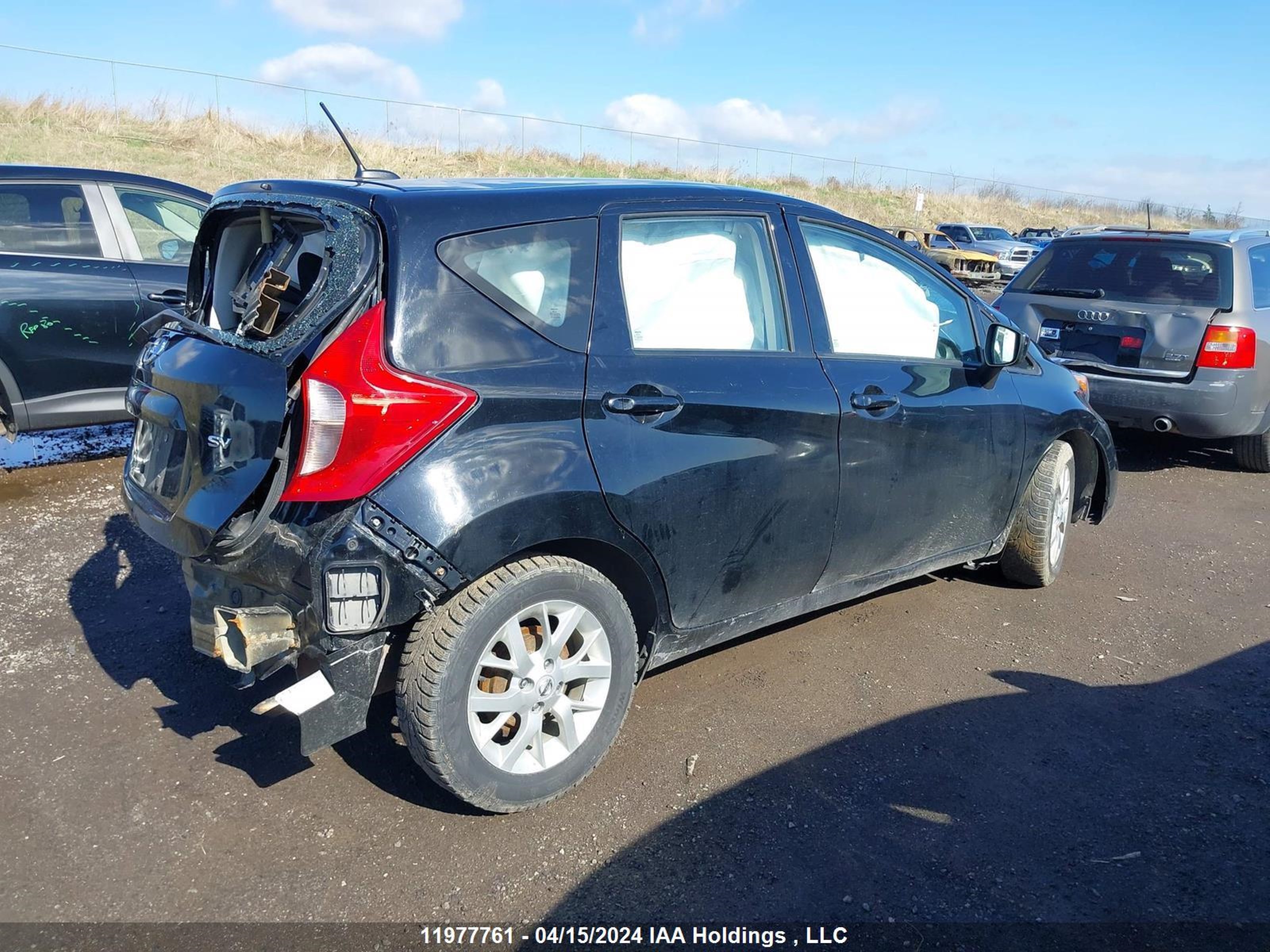 Photo 3 VIN: 3N1CE2CP2HL363744 - NISSAN VERSA 